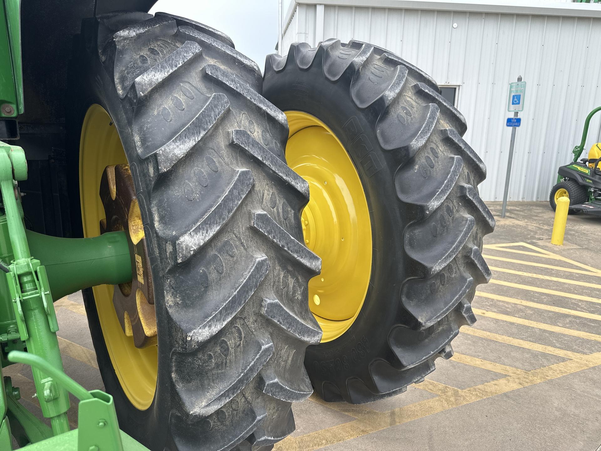 2010 John Deere 8320R Image