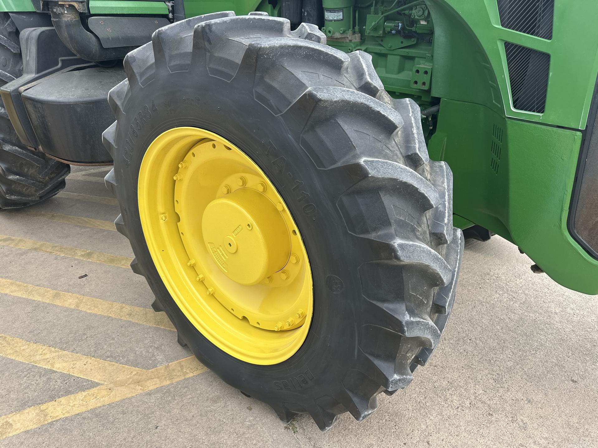 2010 John Deere 8320R Image