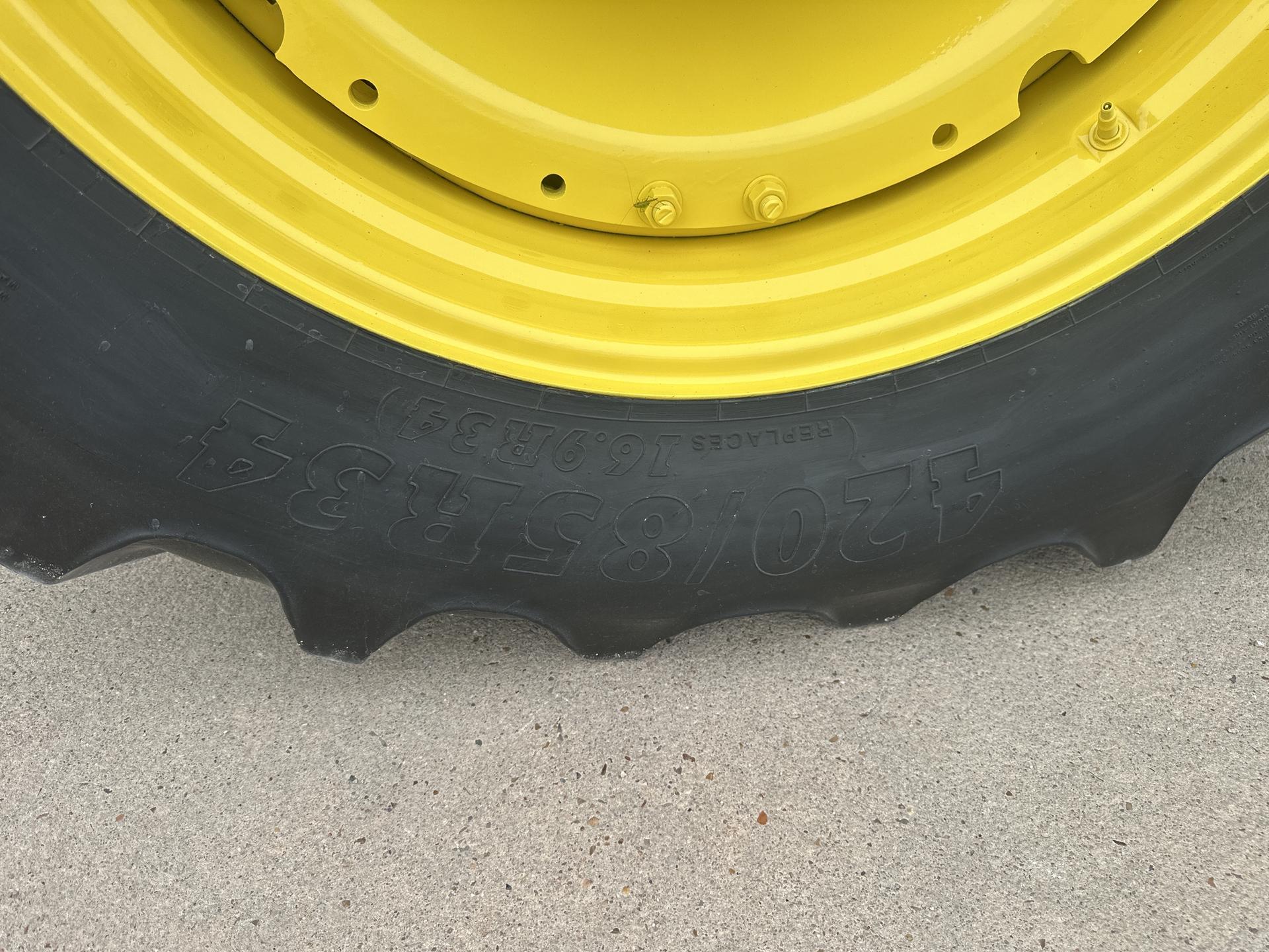 2010 John Deere 8320R Image