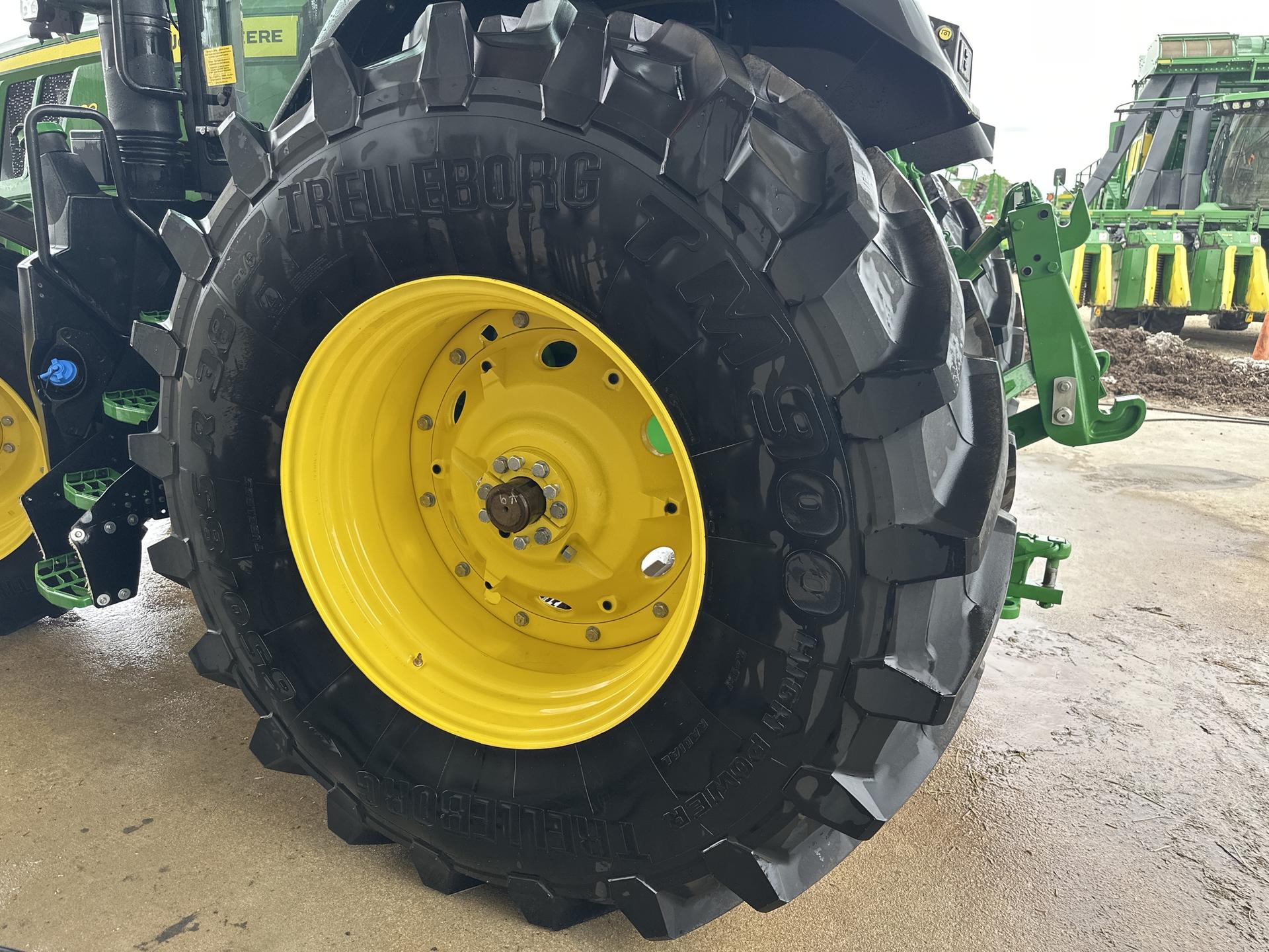 2023 John Deere 7R 230 Image