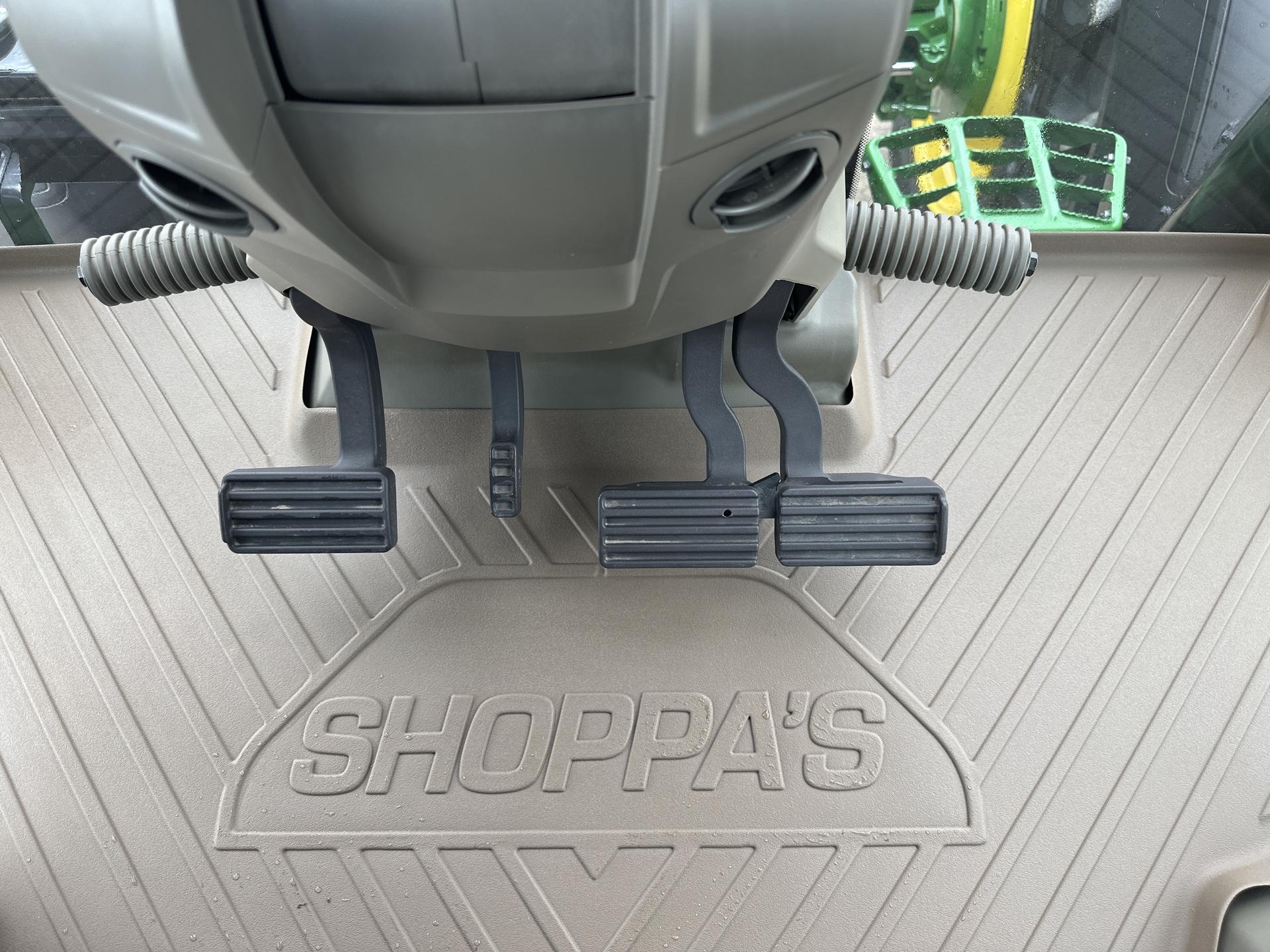 2023 John Deere 7R 230 Image