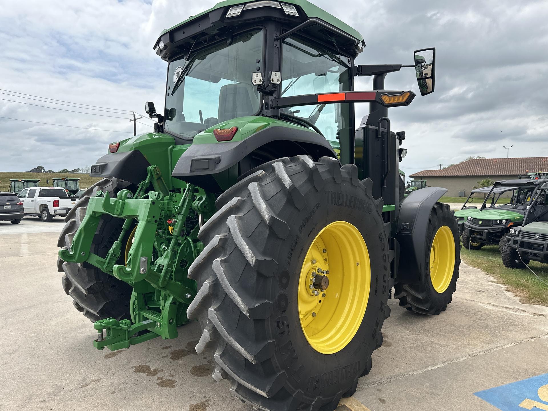 2023 John Deere 7R 230 Image
