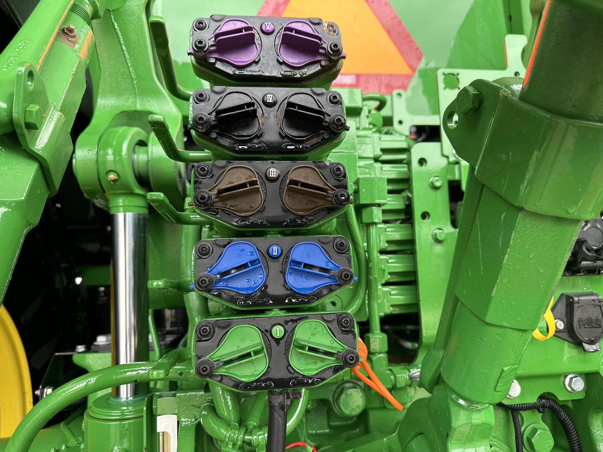2023 John Deere 7R 230 Image