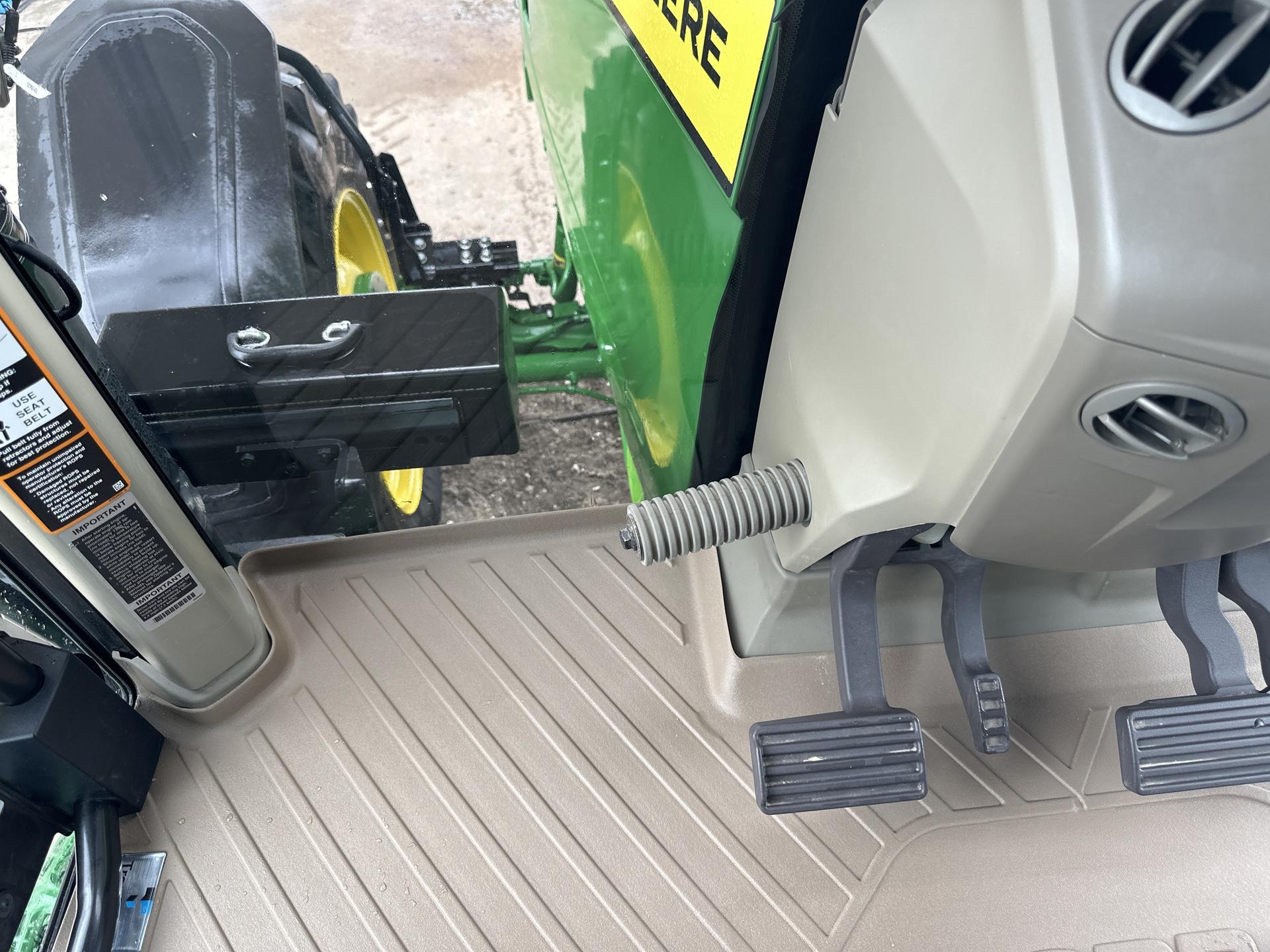 2023 John Deere 7R 230 Image