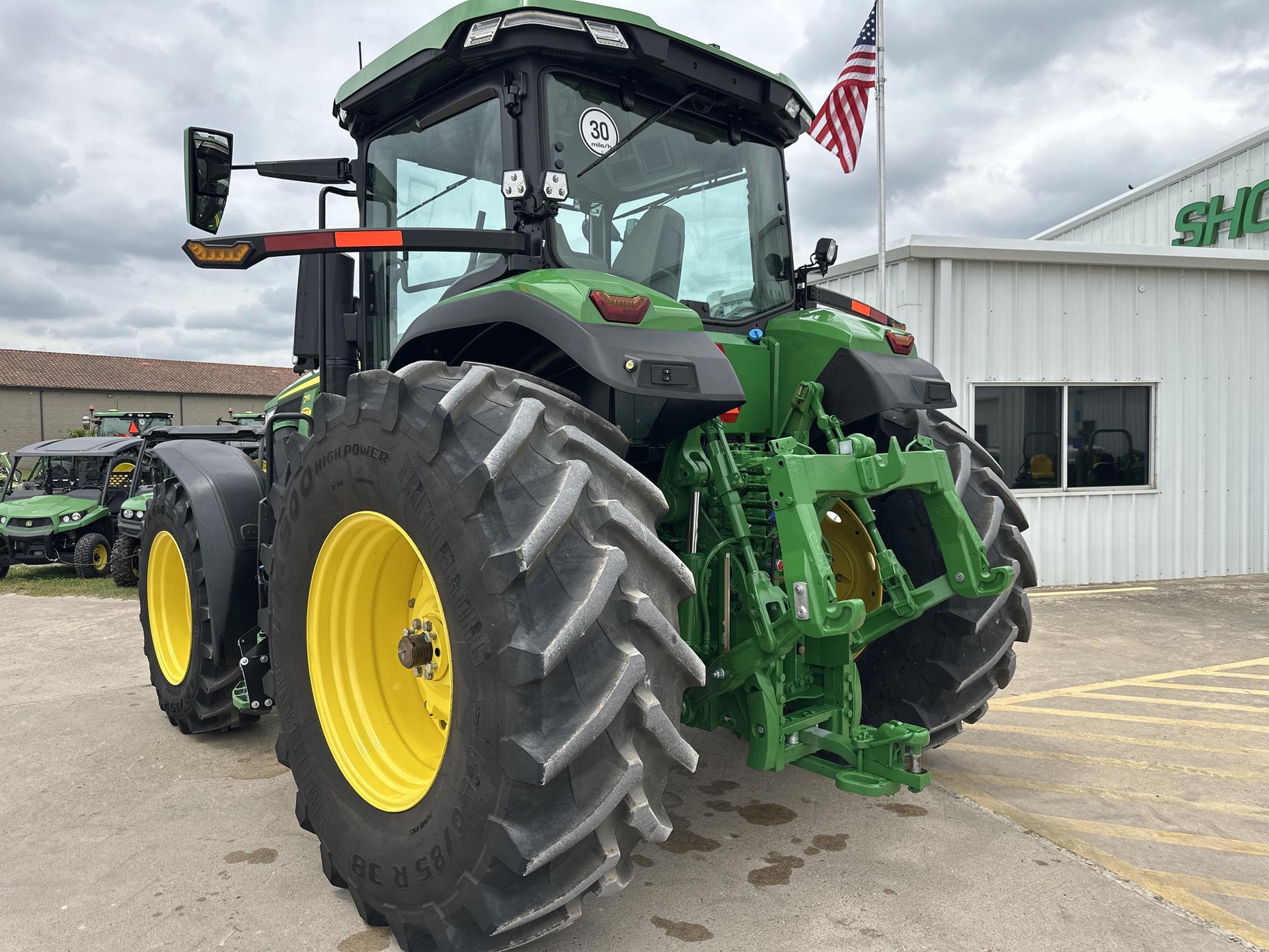 2023 John Deere 7R 230 Image