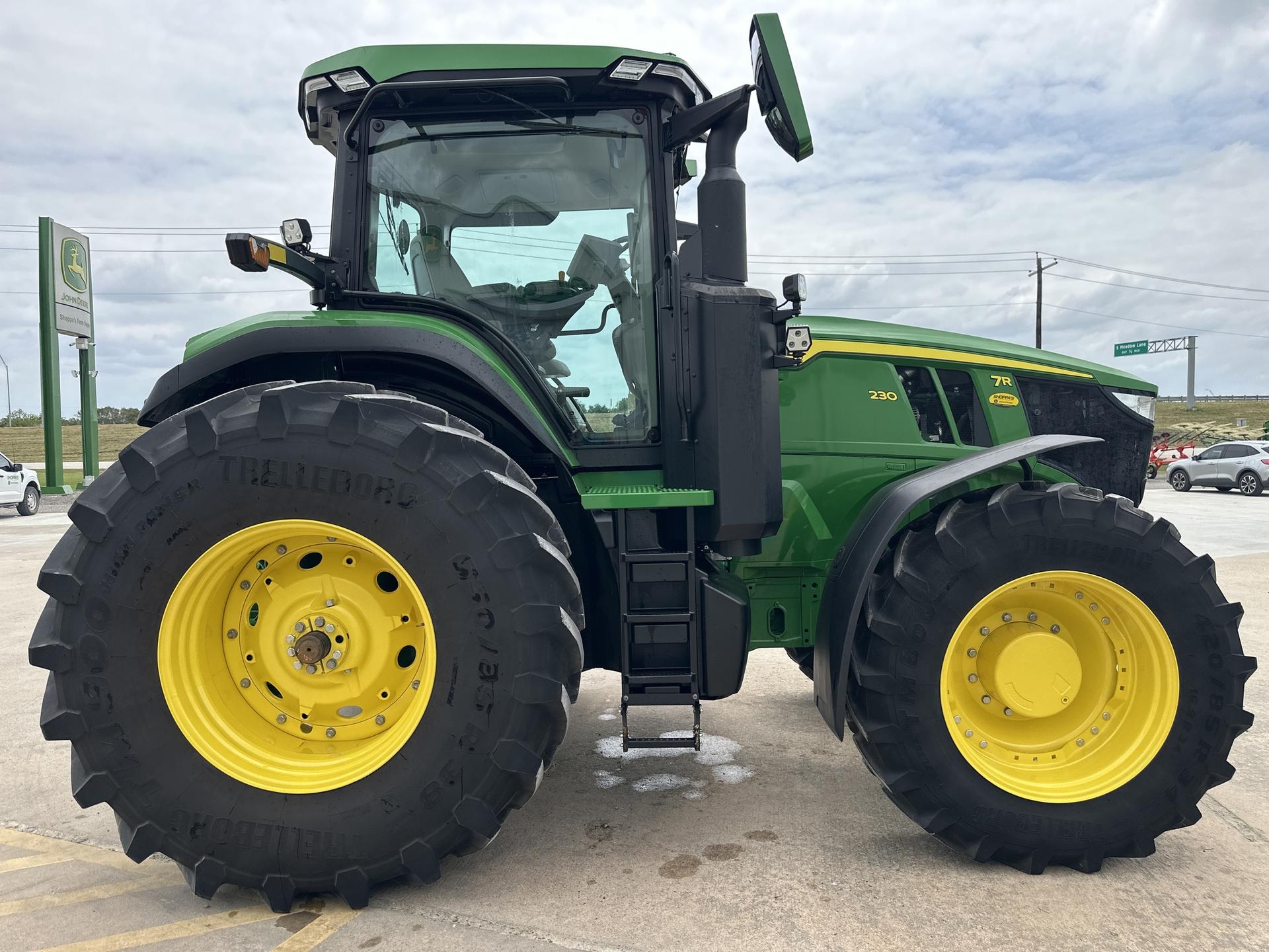 2023 John Deere 7R 230 Image