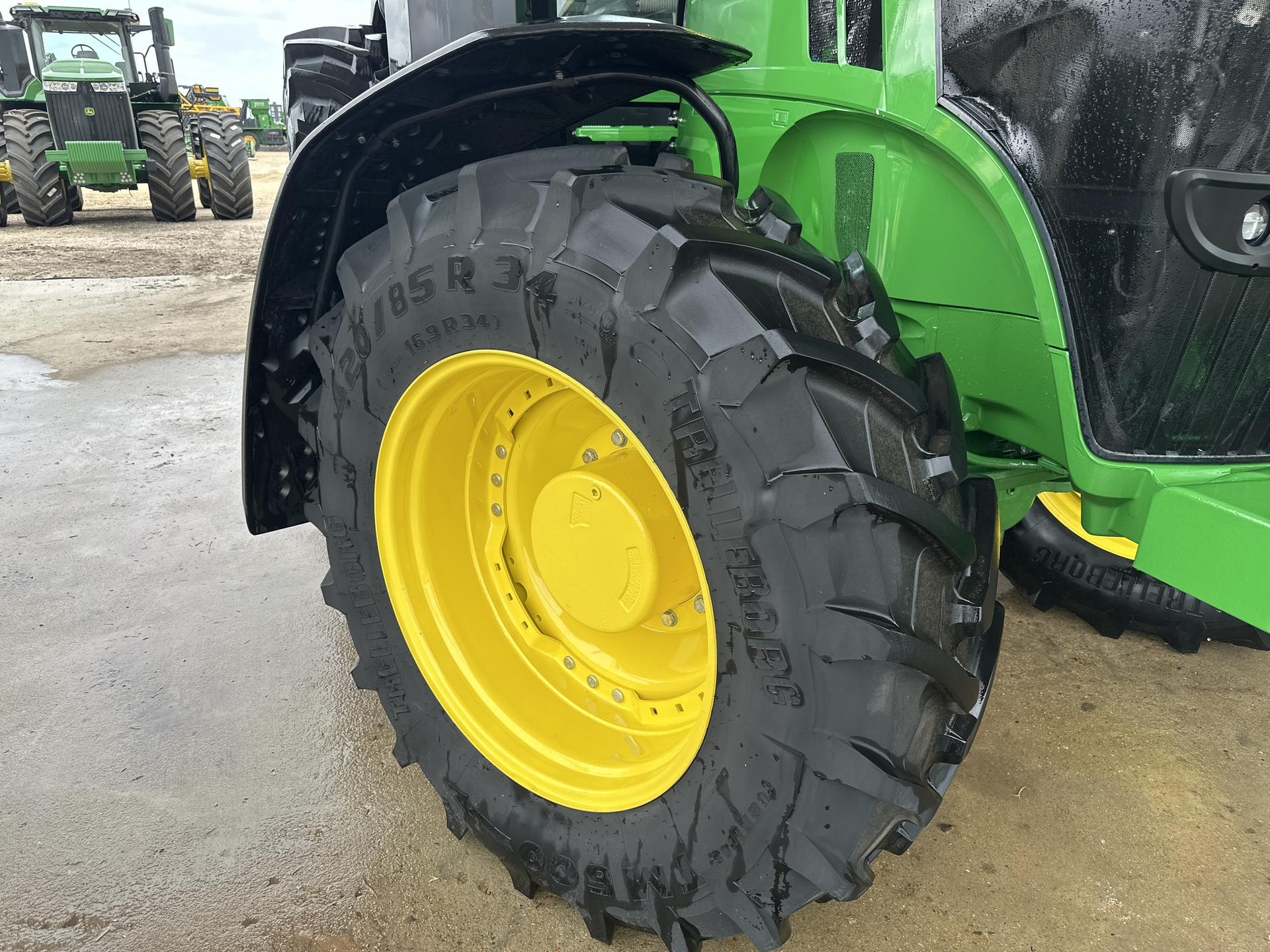2023 John Deere 7R 230 Image