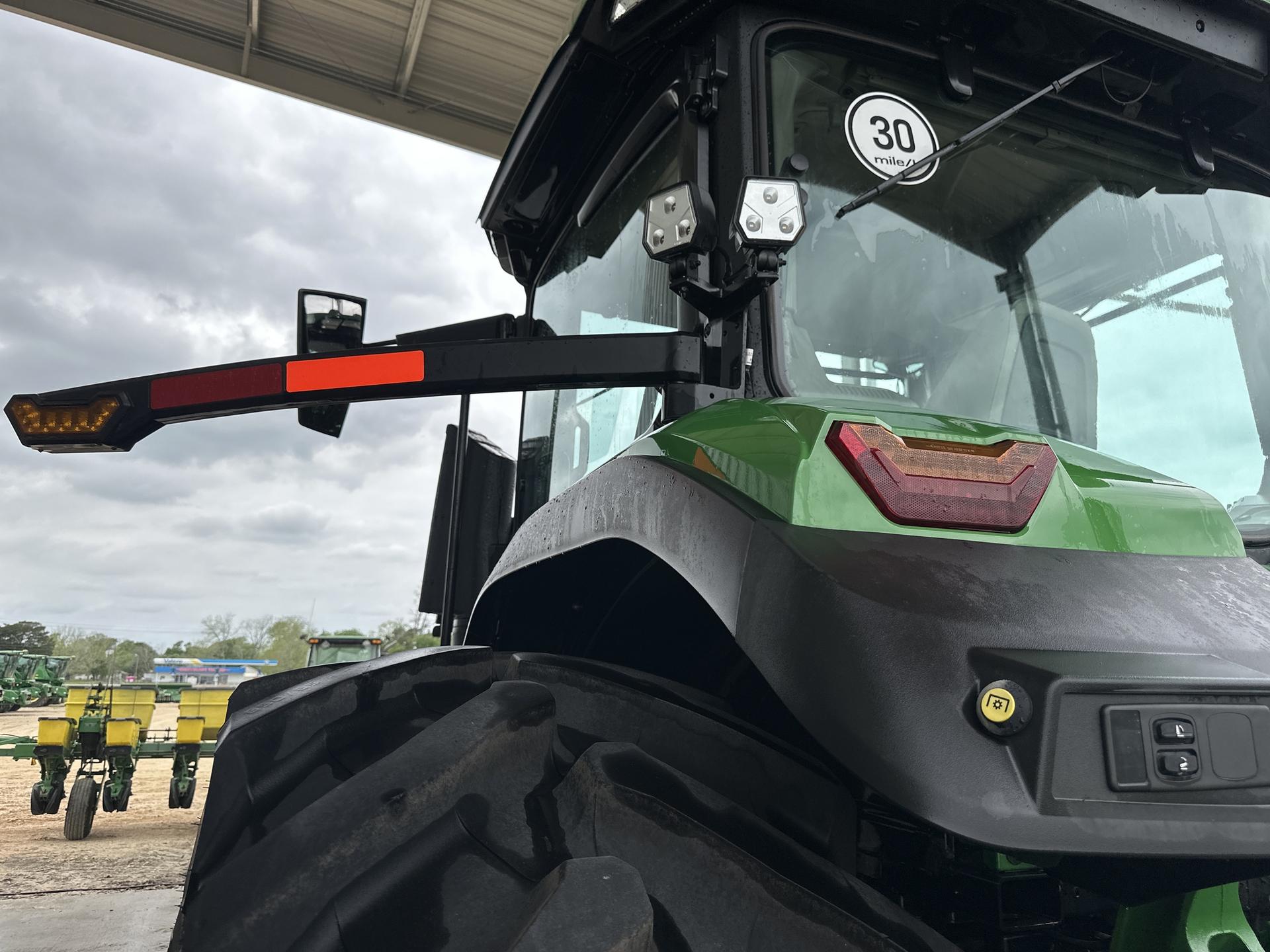 2023 John Deere 7R 230 Image