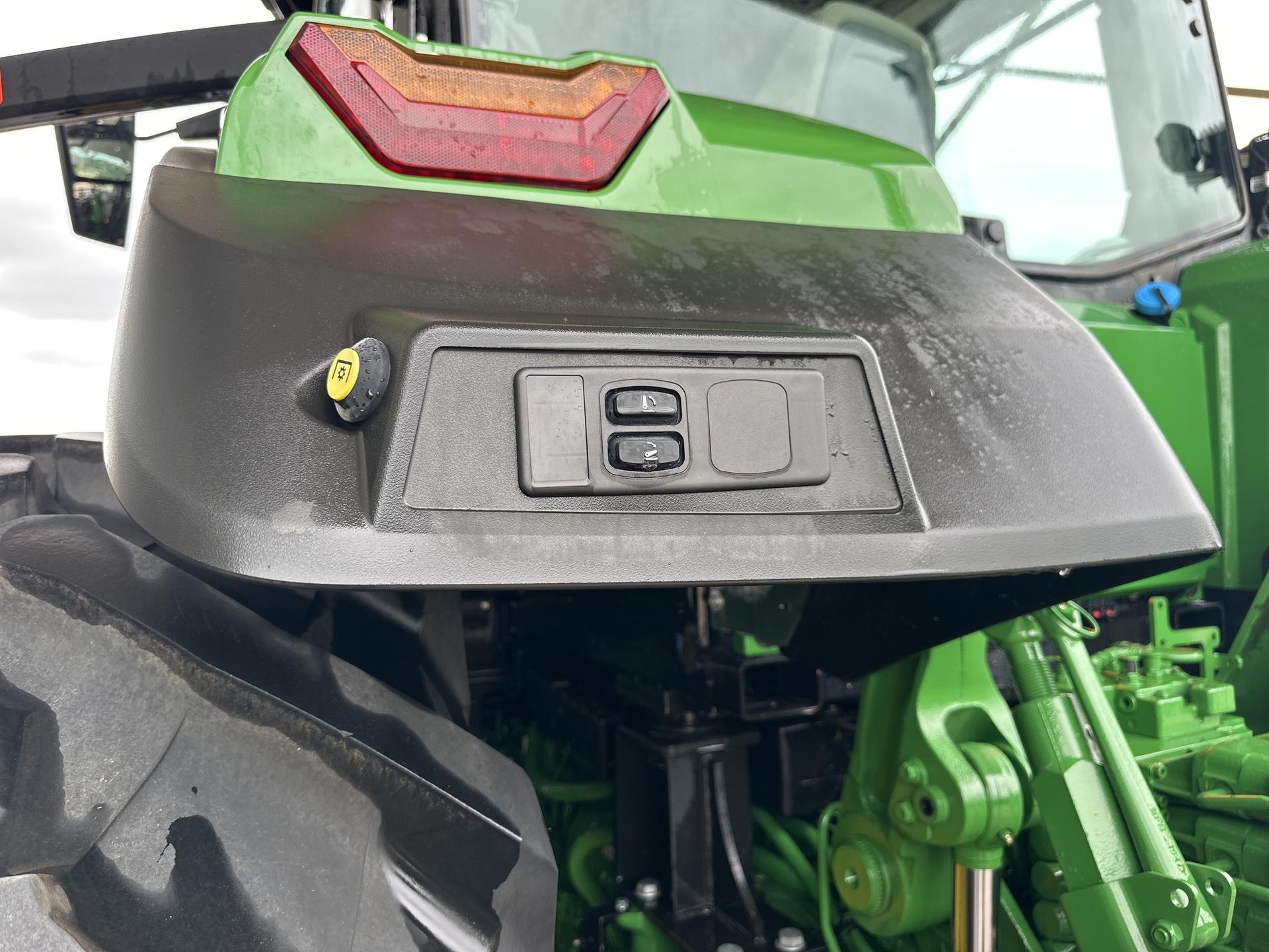 2023 John Deere 7R 230 Image