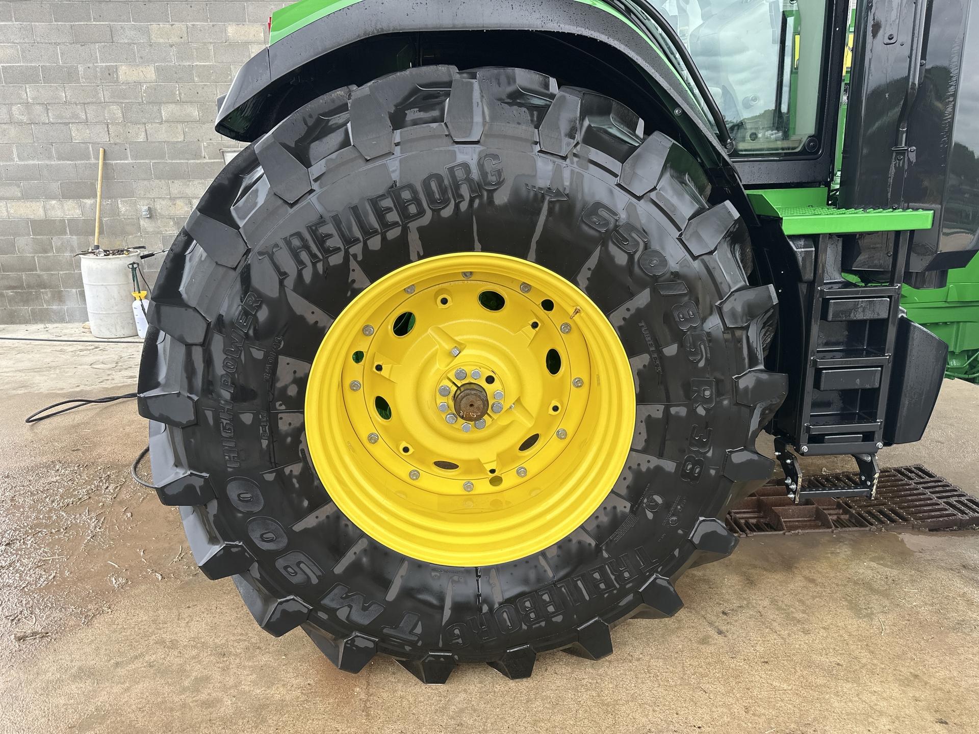 2023 John Deere 7R 230 Image
