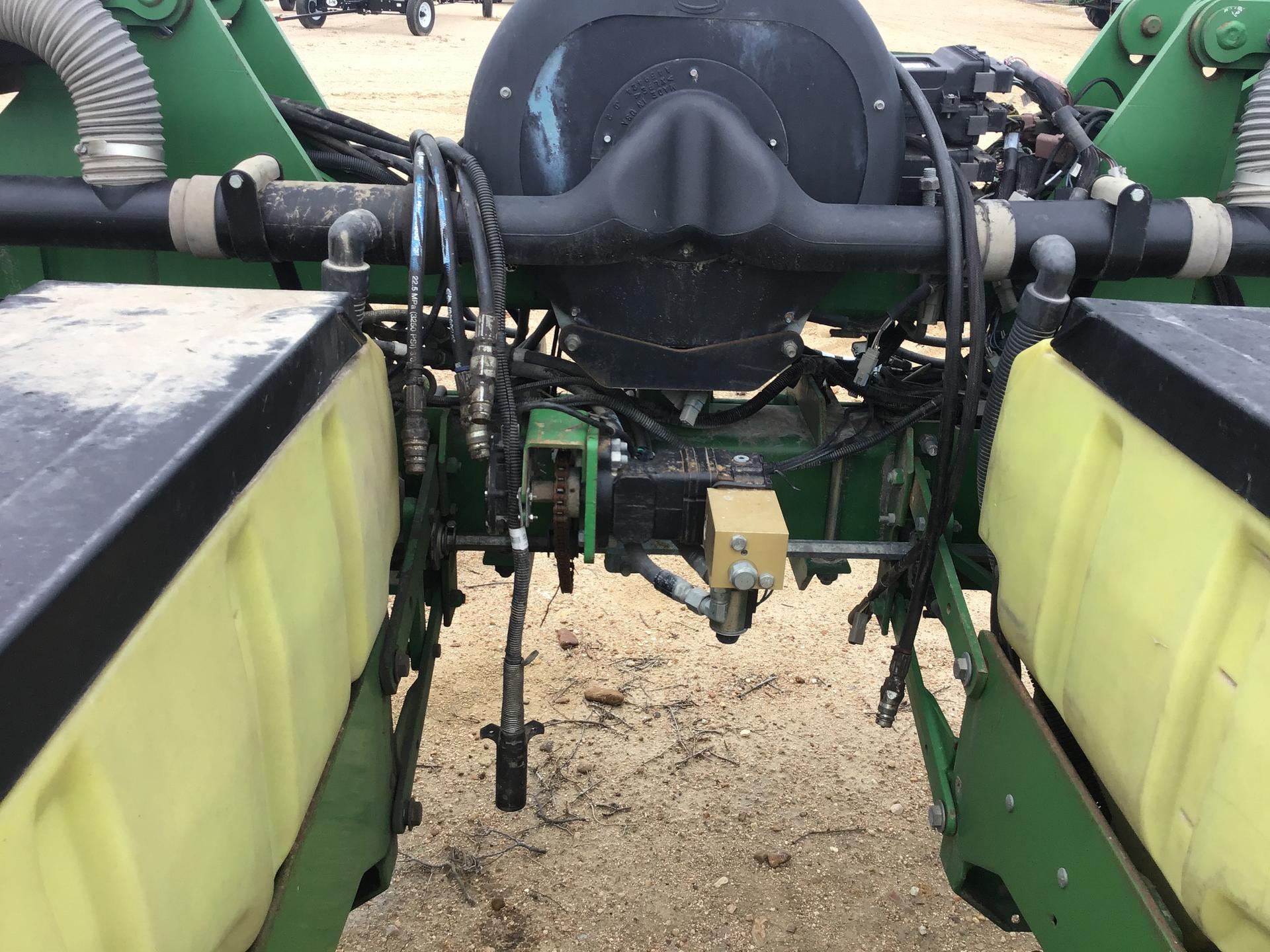 2011 John Deere 1720 Image