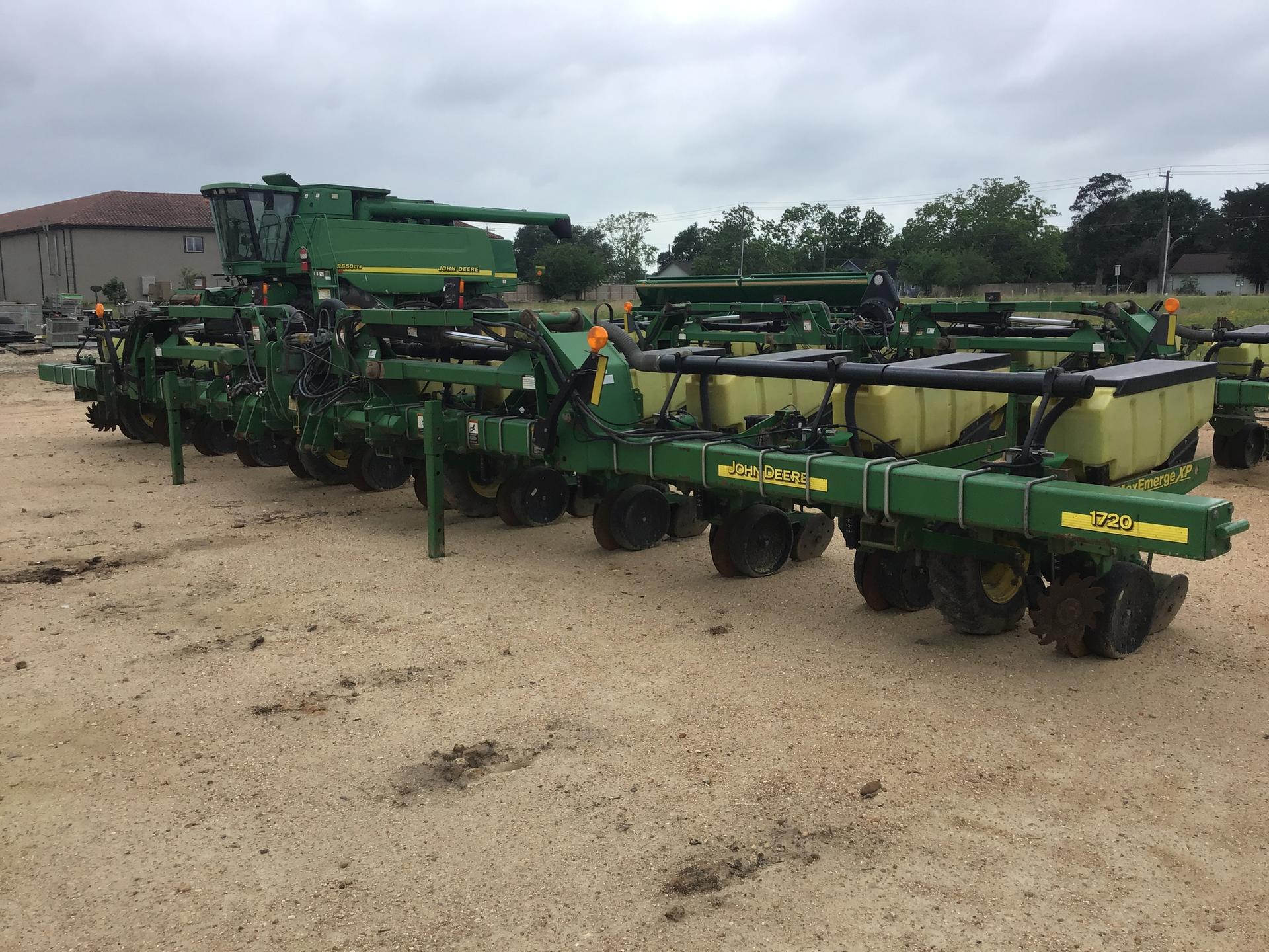 2011 John Deere 1720 Image