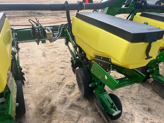 2024 John Deere 1725 Image
