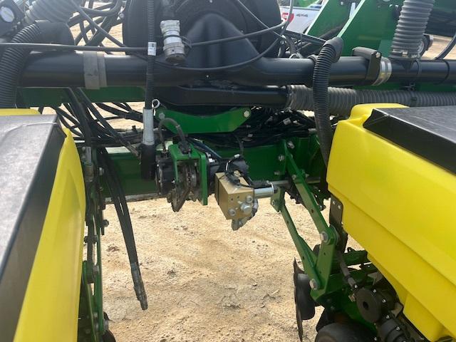 2024 John Deere 1725 Image