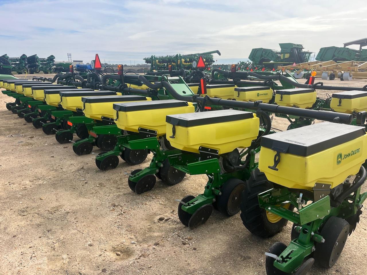 2024 John Deere 1725 Image