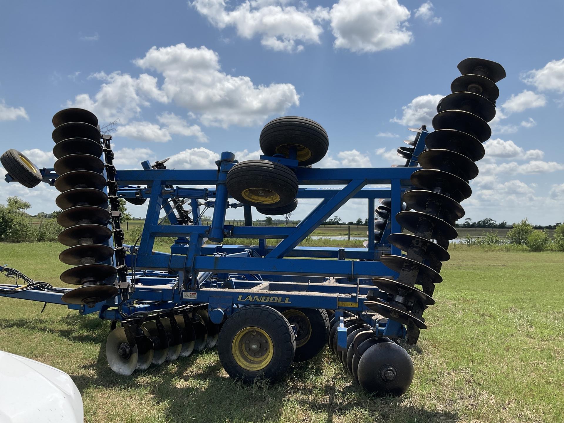 2014 Landoll 6230 Image