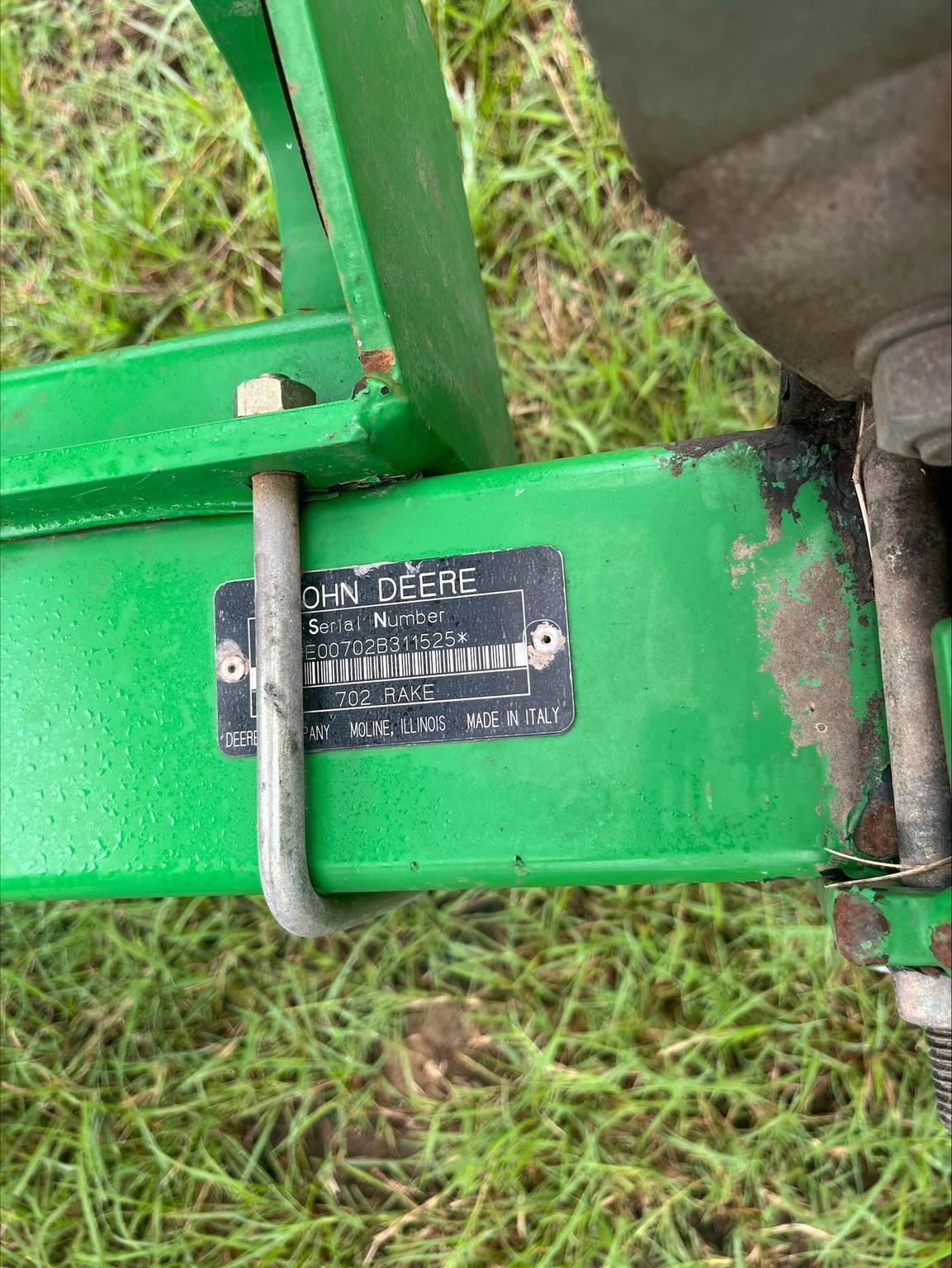 2005 John Deere 702 Image