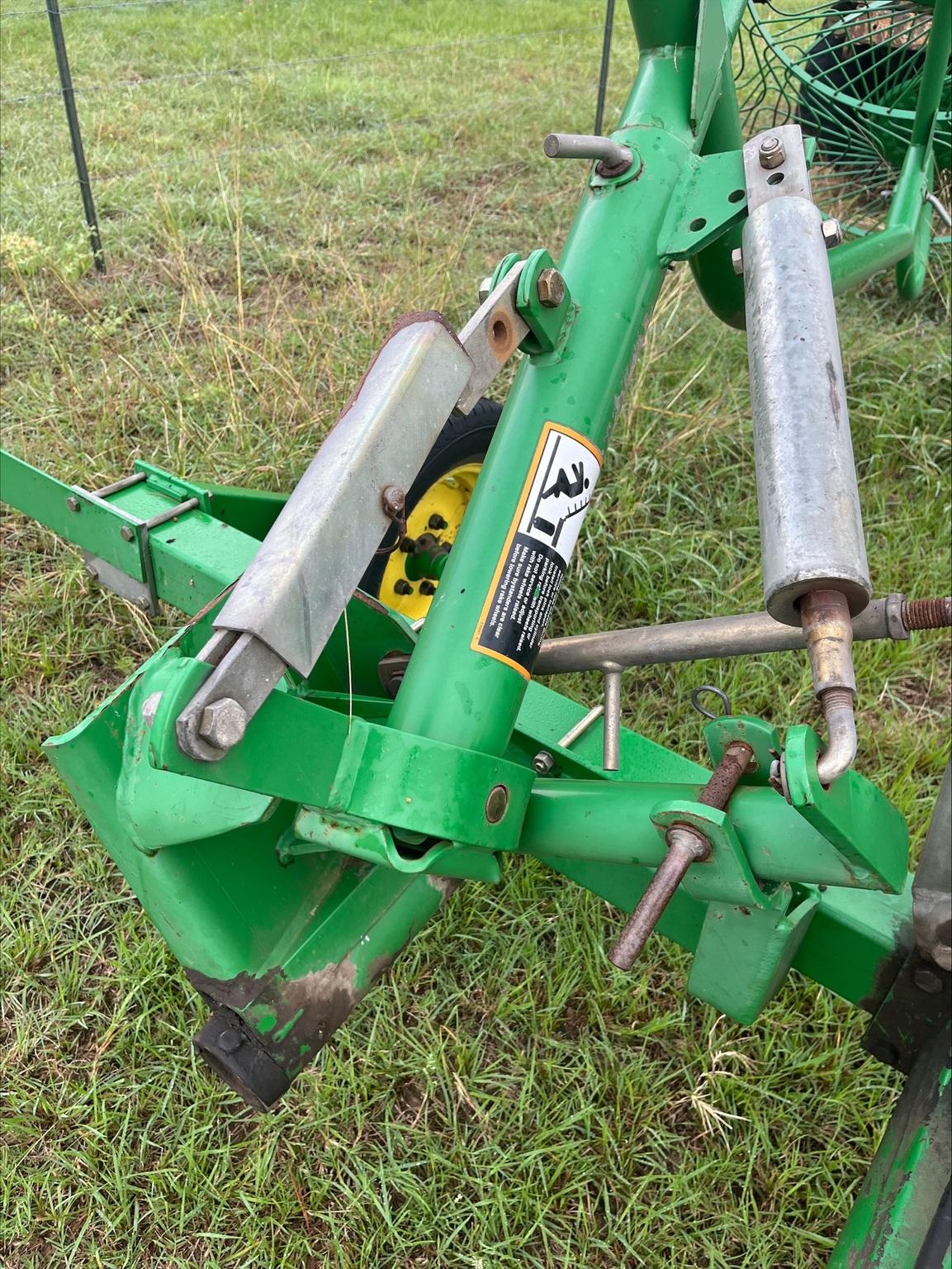 2005 John Deere 702 Image