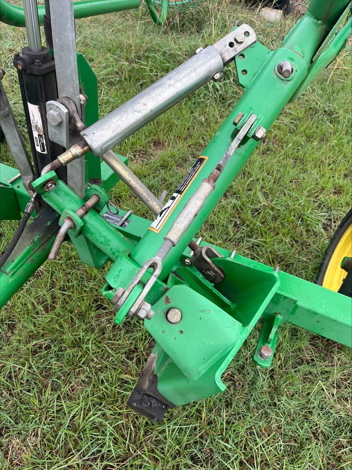 2005 John Deere 702 Image
