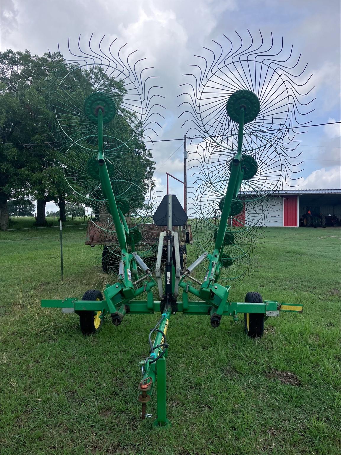 2005 John Deere 702 Image