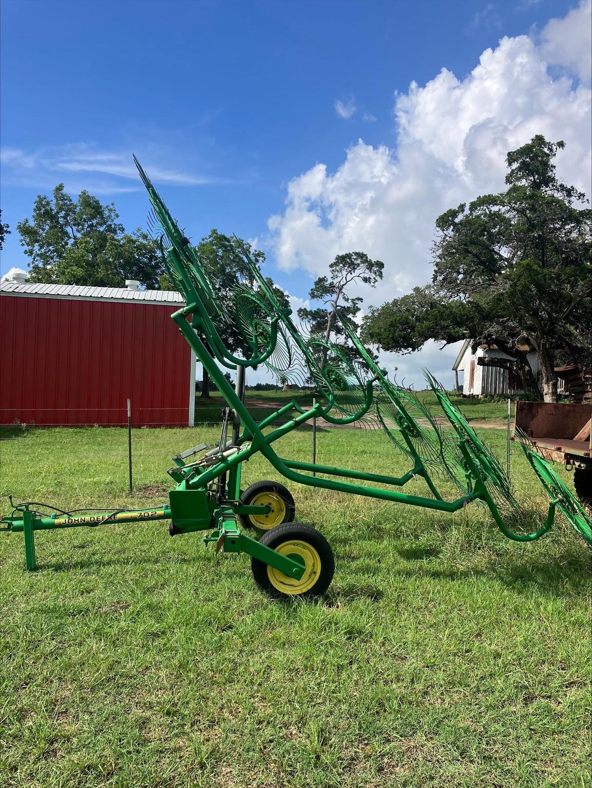 2005 John Deere 702 Image