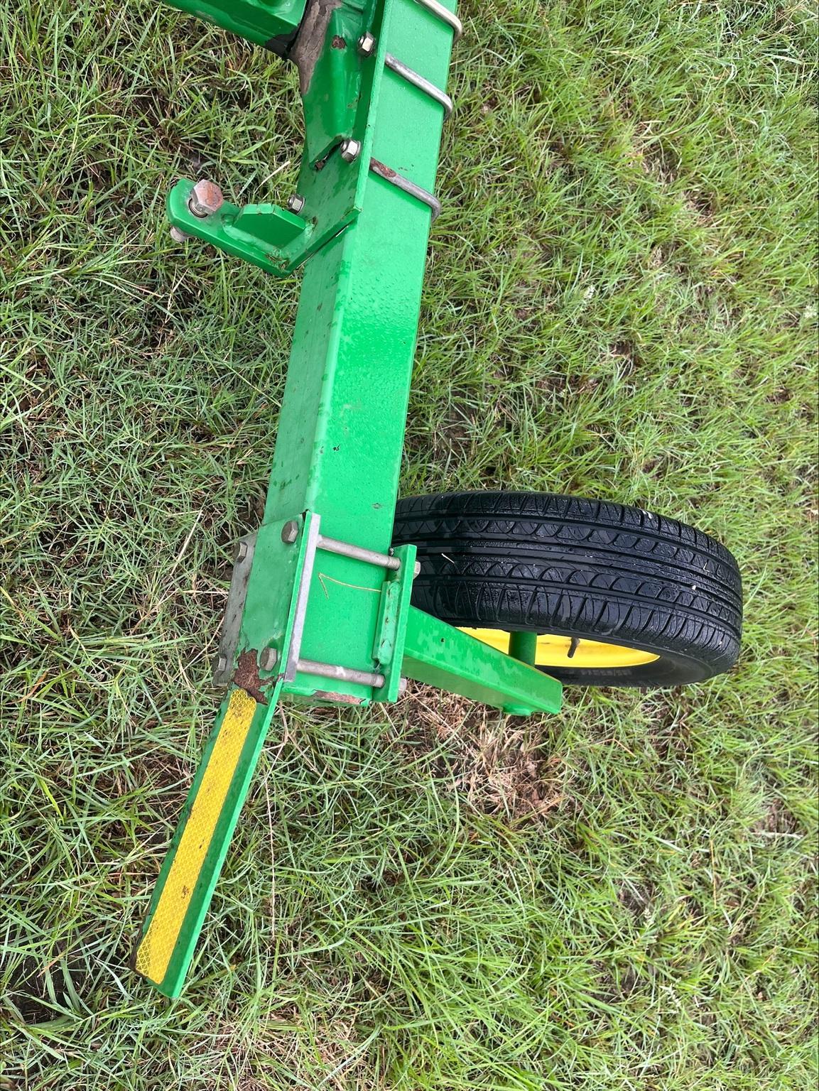 2005 John Deere 702 Image
