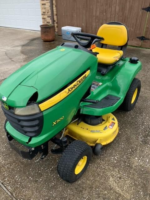 2009 John Deere X300 Image