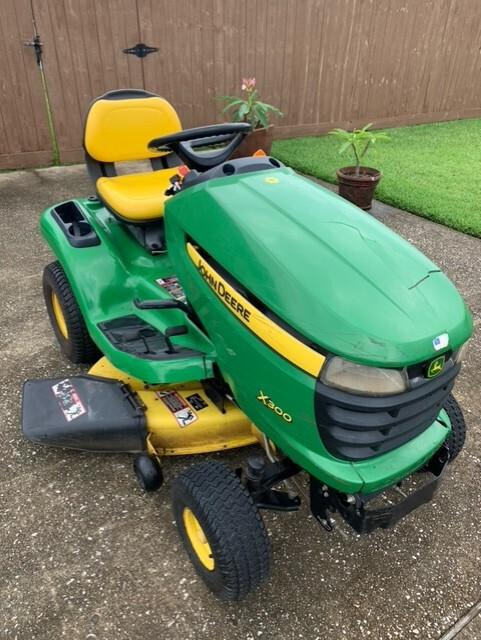 2009 John Deere X300 Image