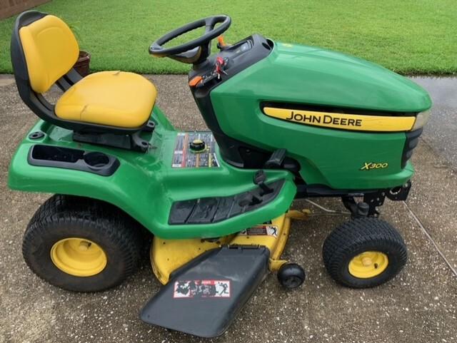 2009 John Deere X300 Image