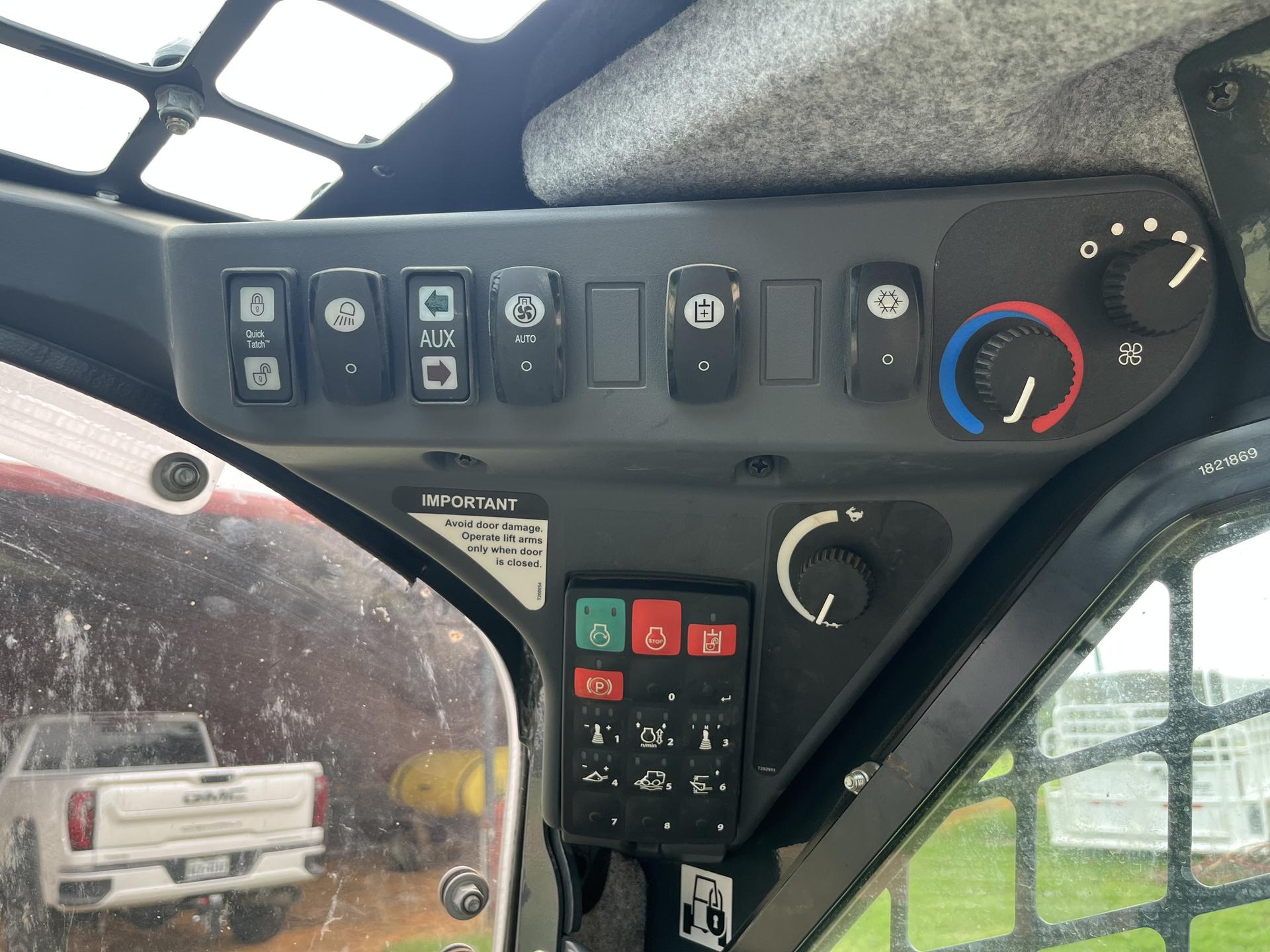 2023 John Deere 325G Image