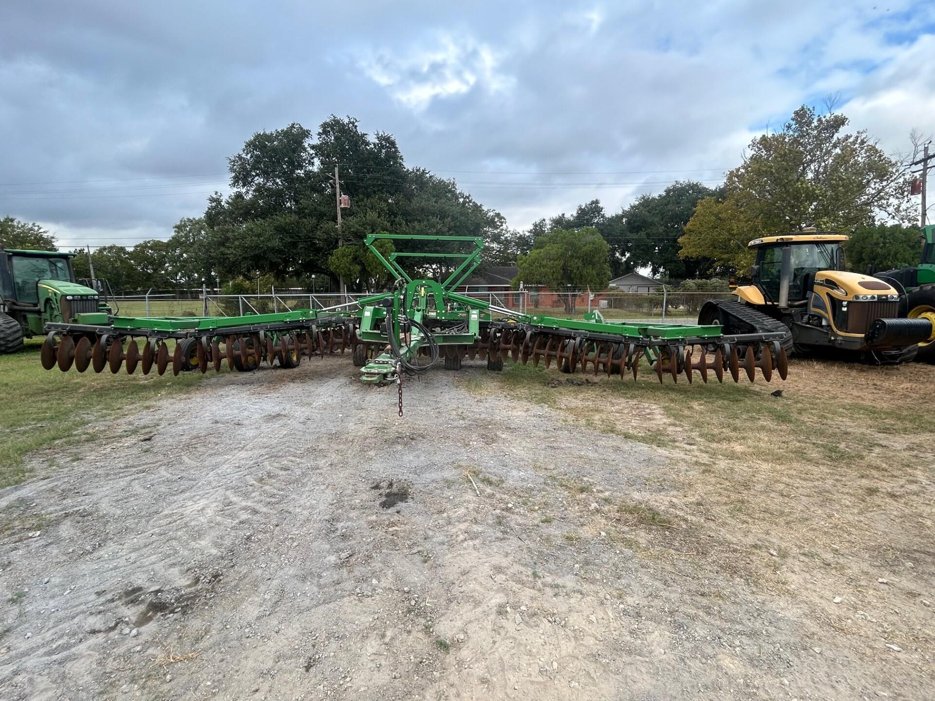 2023 John Deere 2633 LT Fold Disk – 40’8″ DPFS Image