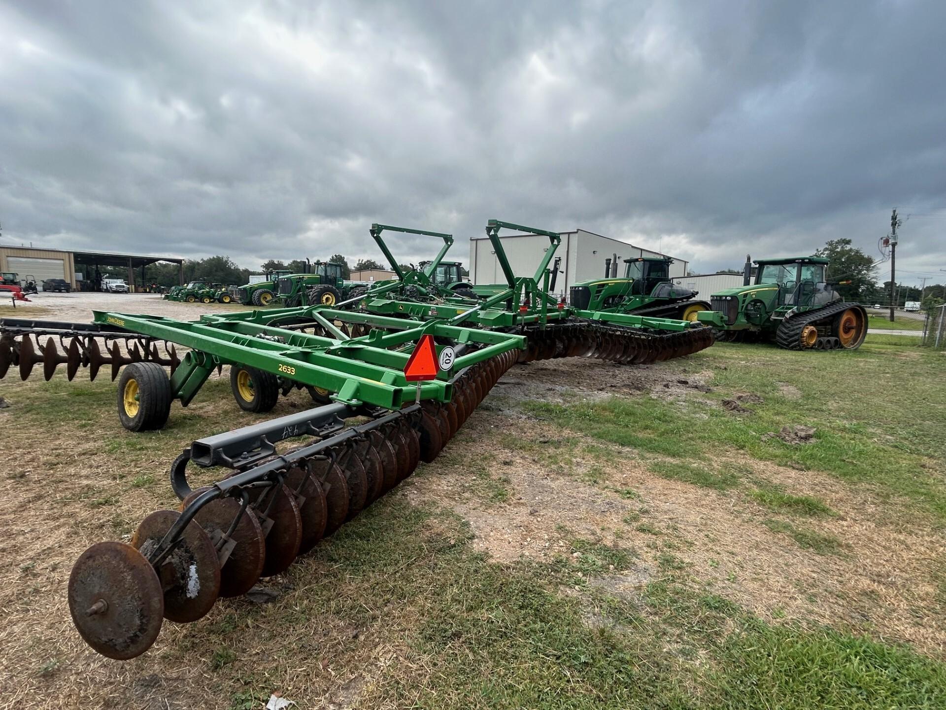 2023 John Deere 2633 LT Fold Disk – 40’8″ DPFS Image
