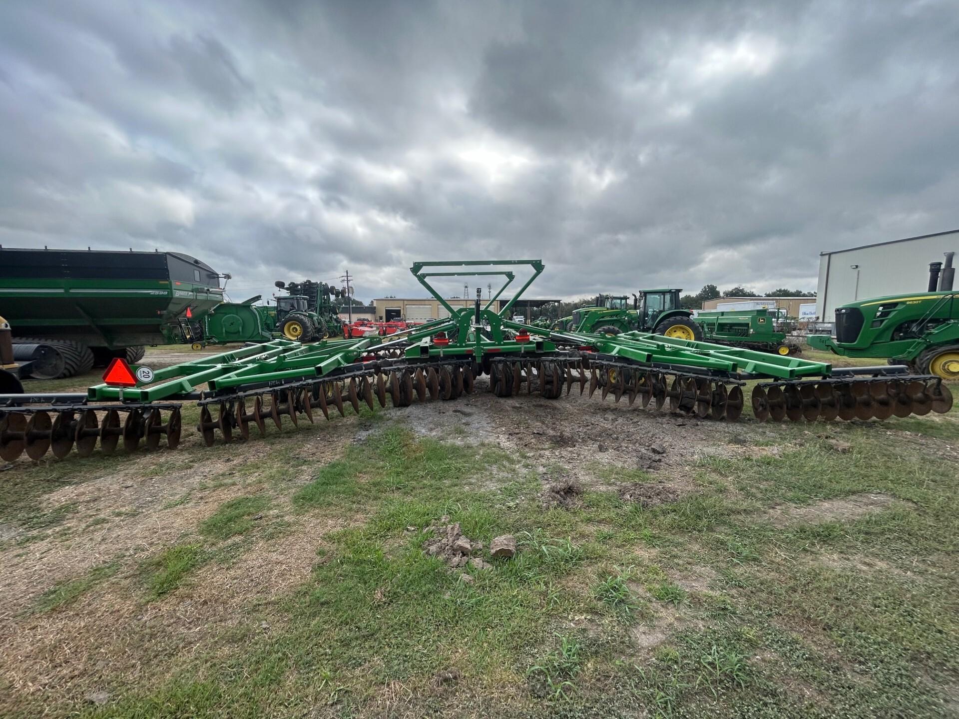 2023 John Deere 2633 LT Fold Disk – 40’8″ DPFS Image