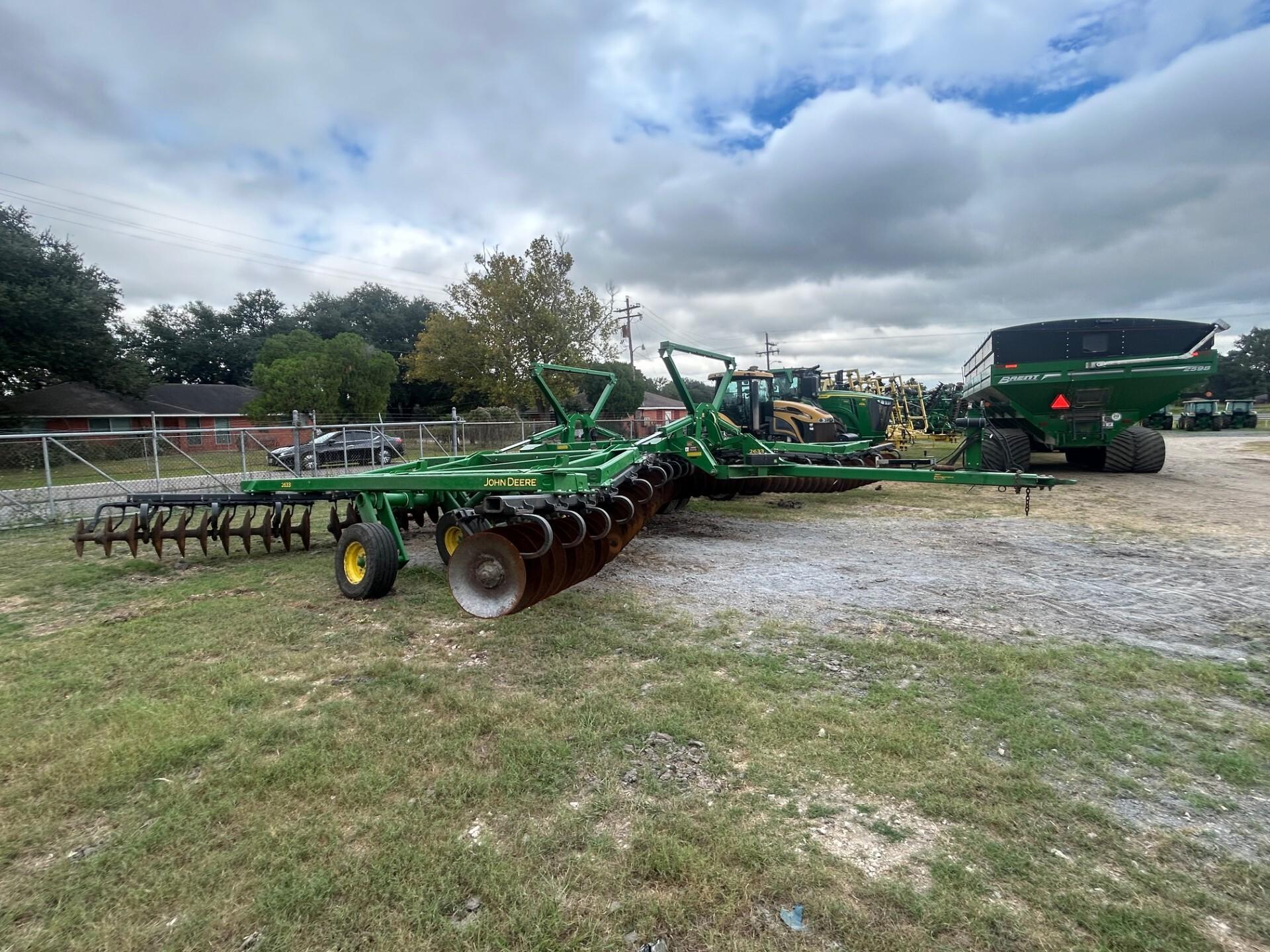 2023 John Deere 2633 LT Fold Disk – 40’8″ DPFS Image