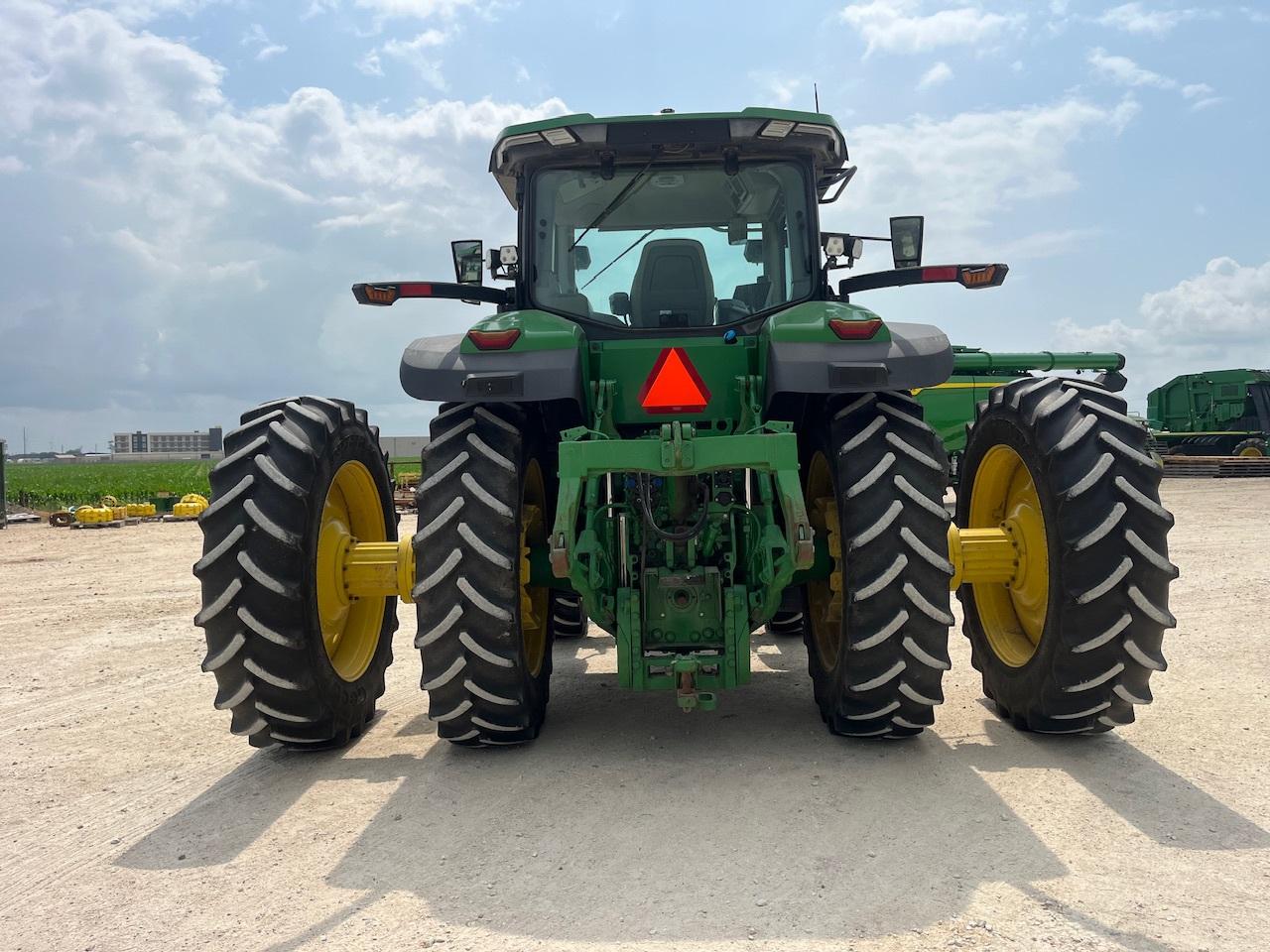 2022 John Deere 7R 210 Image