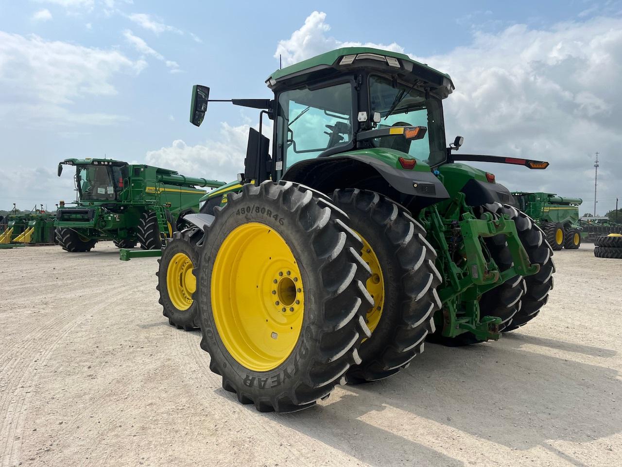 2022 John Deere 7R 210 Image