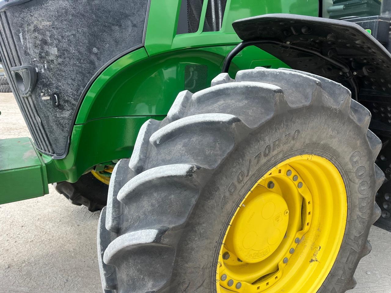 2022 John Deere 7R 210 Image