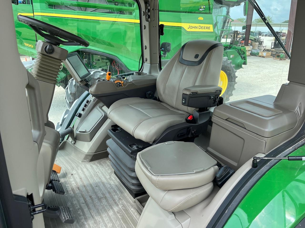 2022 John Deere 7R 210 Image