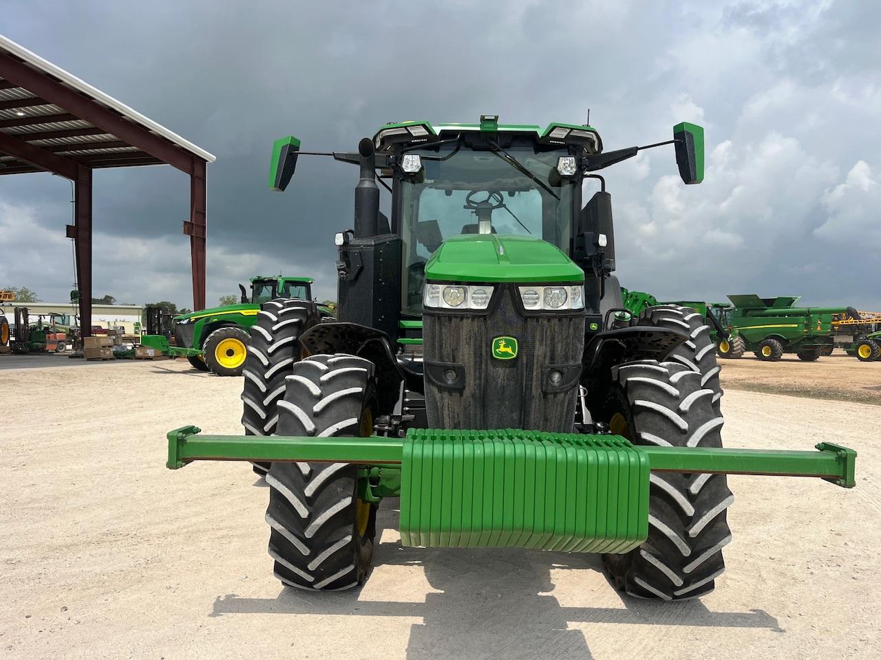 2022 John Deere 7R 210 Image