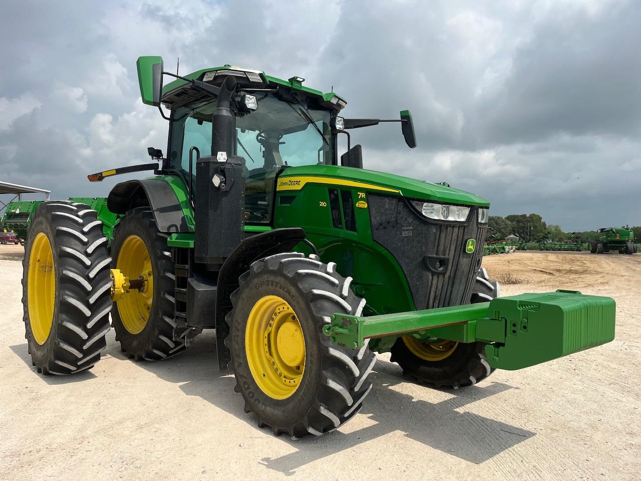 2022 John Deere 7R 210 Image