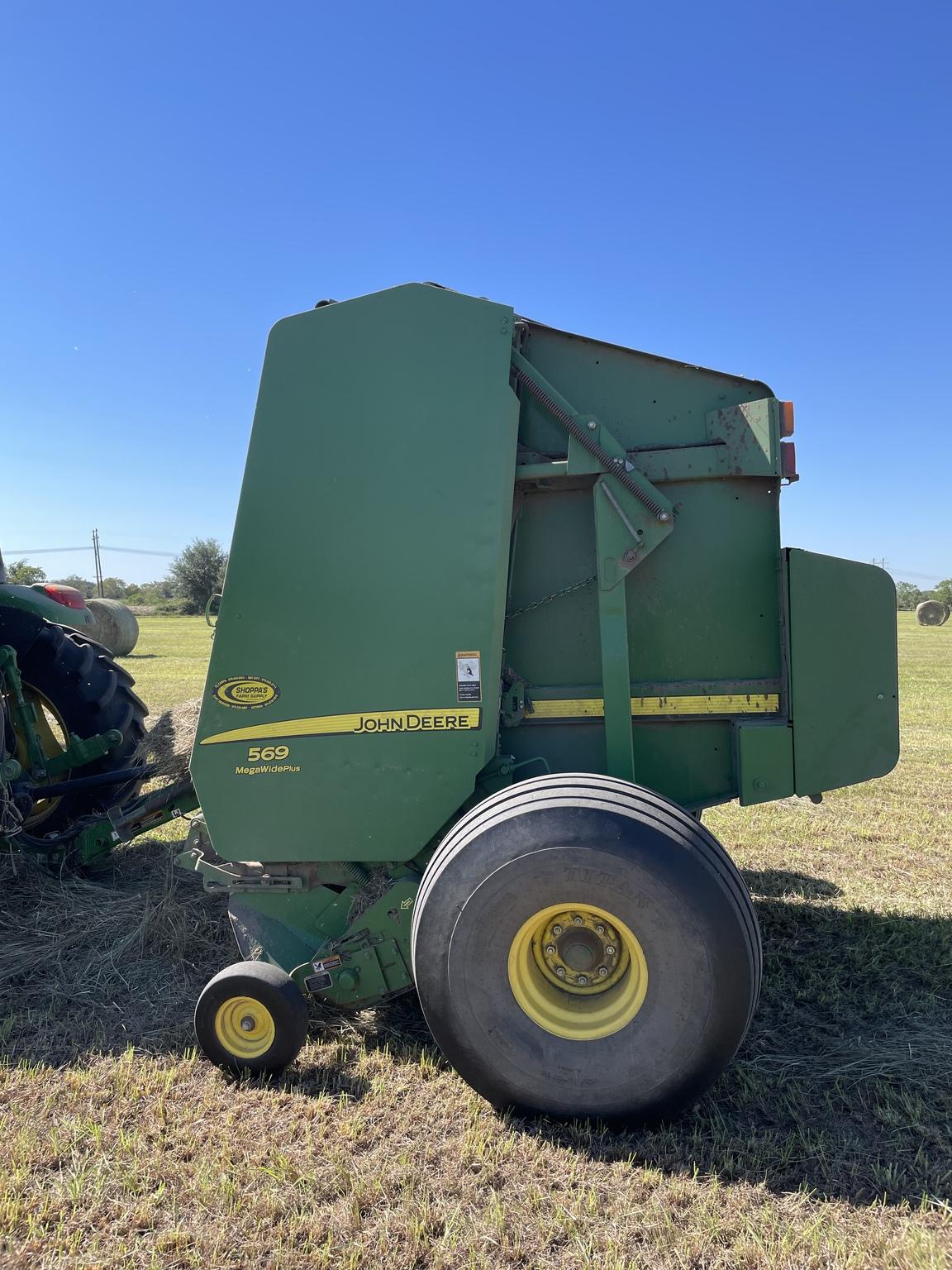 2014 John Deere 569 Image