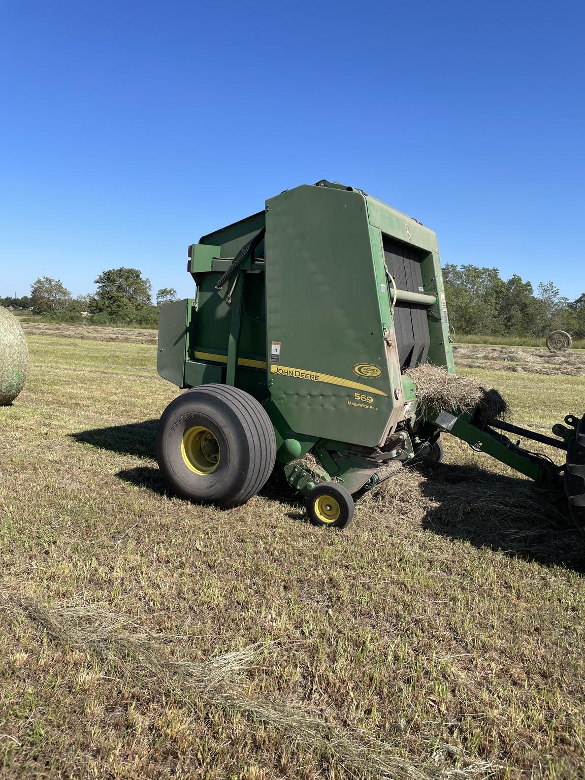 2014 John Deere 569 Image