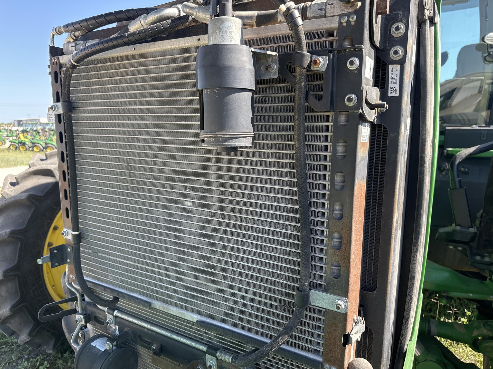 2016 John Deere 8370R Image