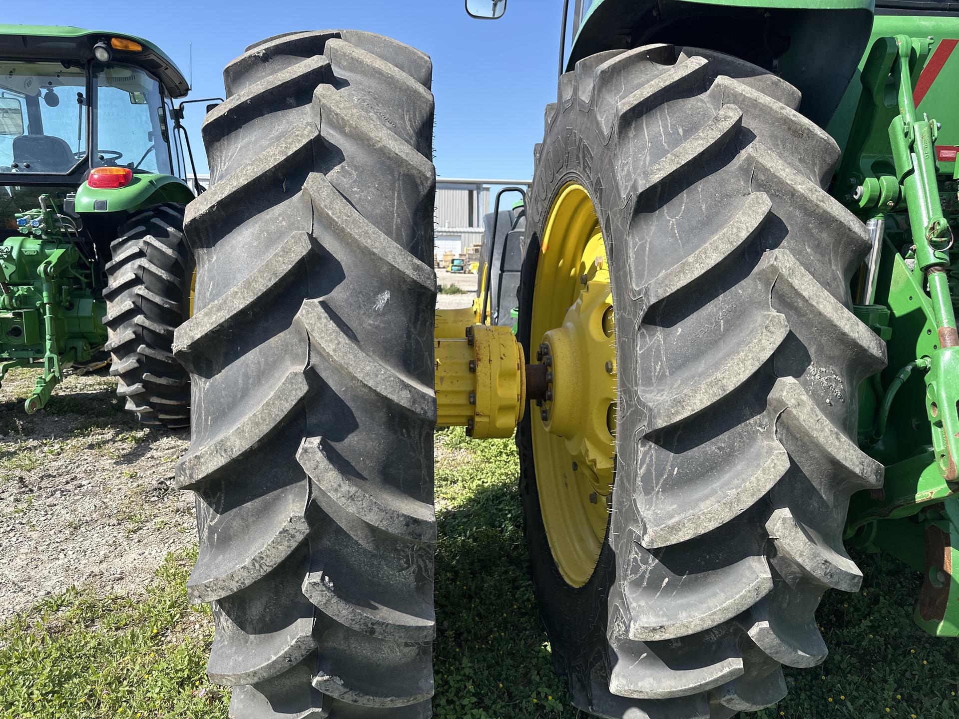 2016 John Deere 8370R Image