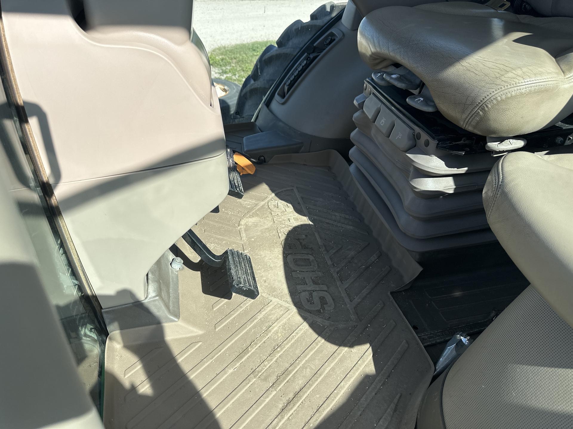 2016 John Deere 8370R Image