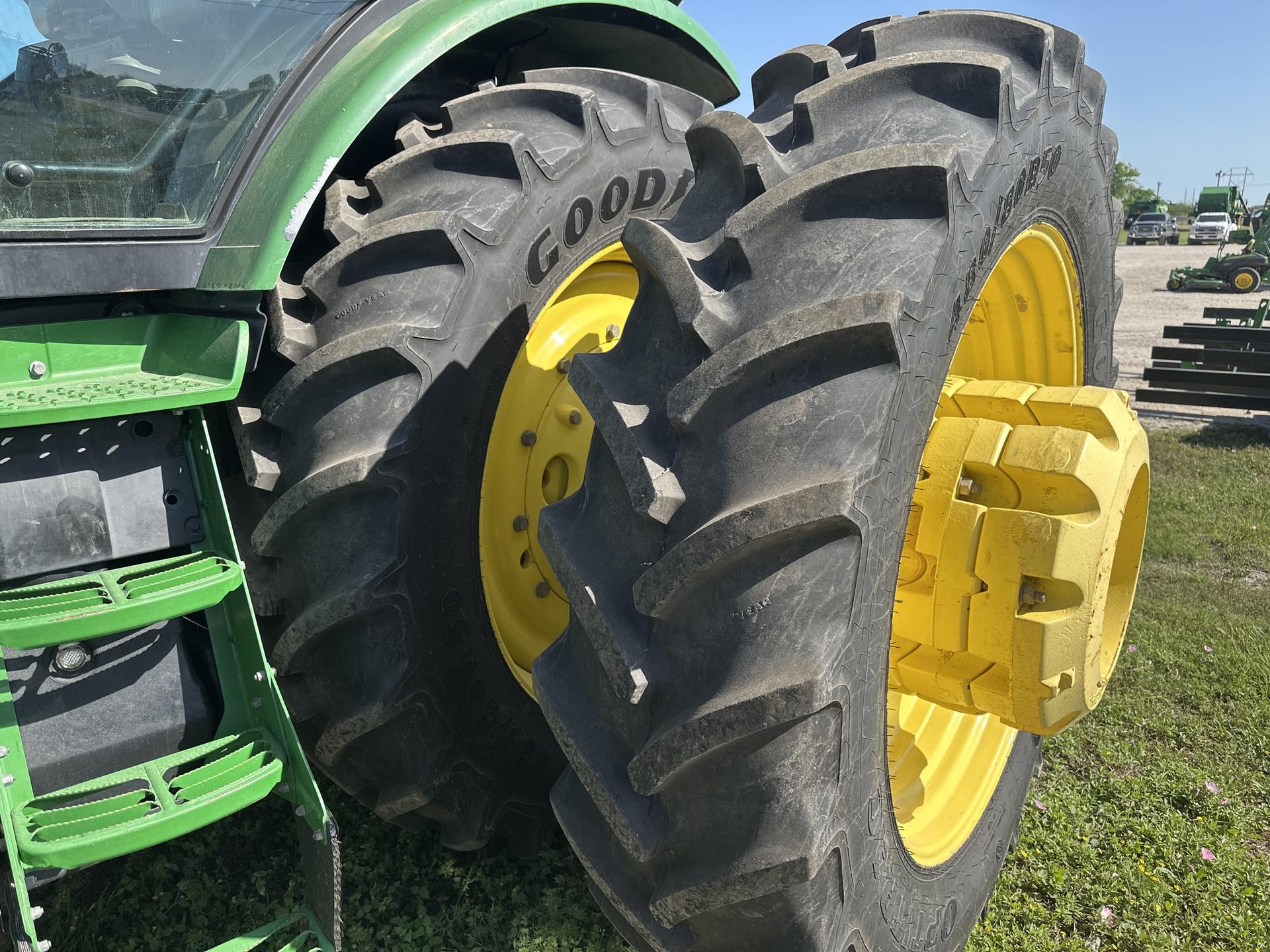 2016 John Deere 8370R Image