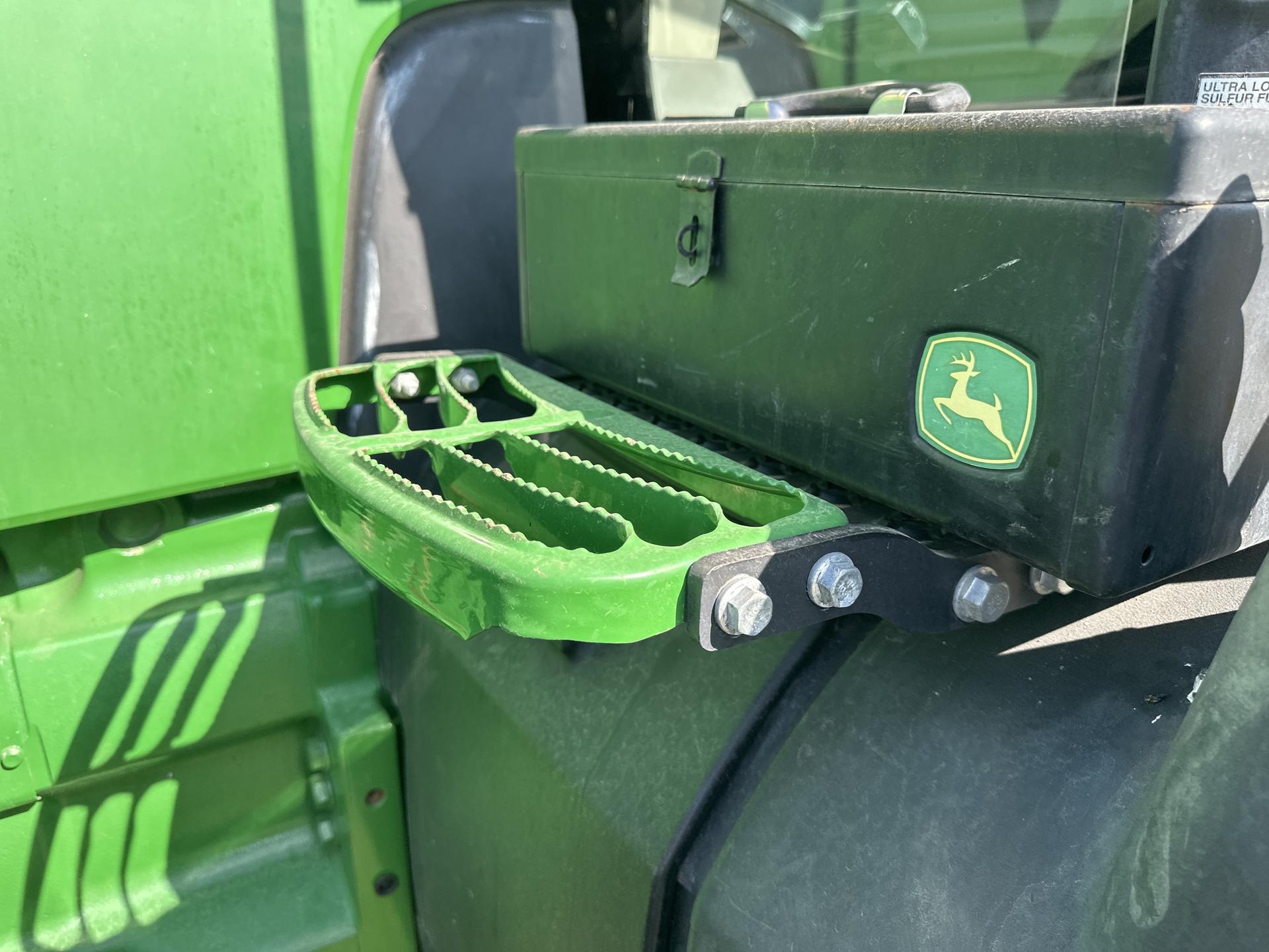 2016 John Deere 8370R Image