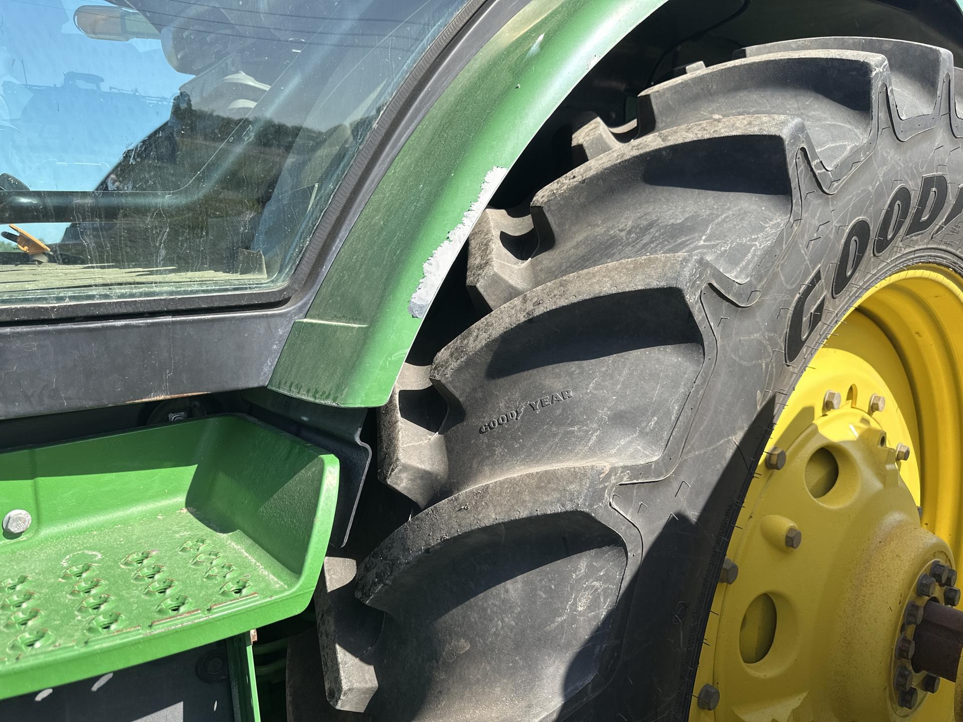 2016 John Deere 8370R Image