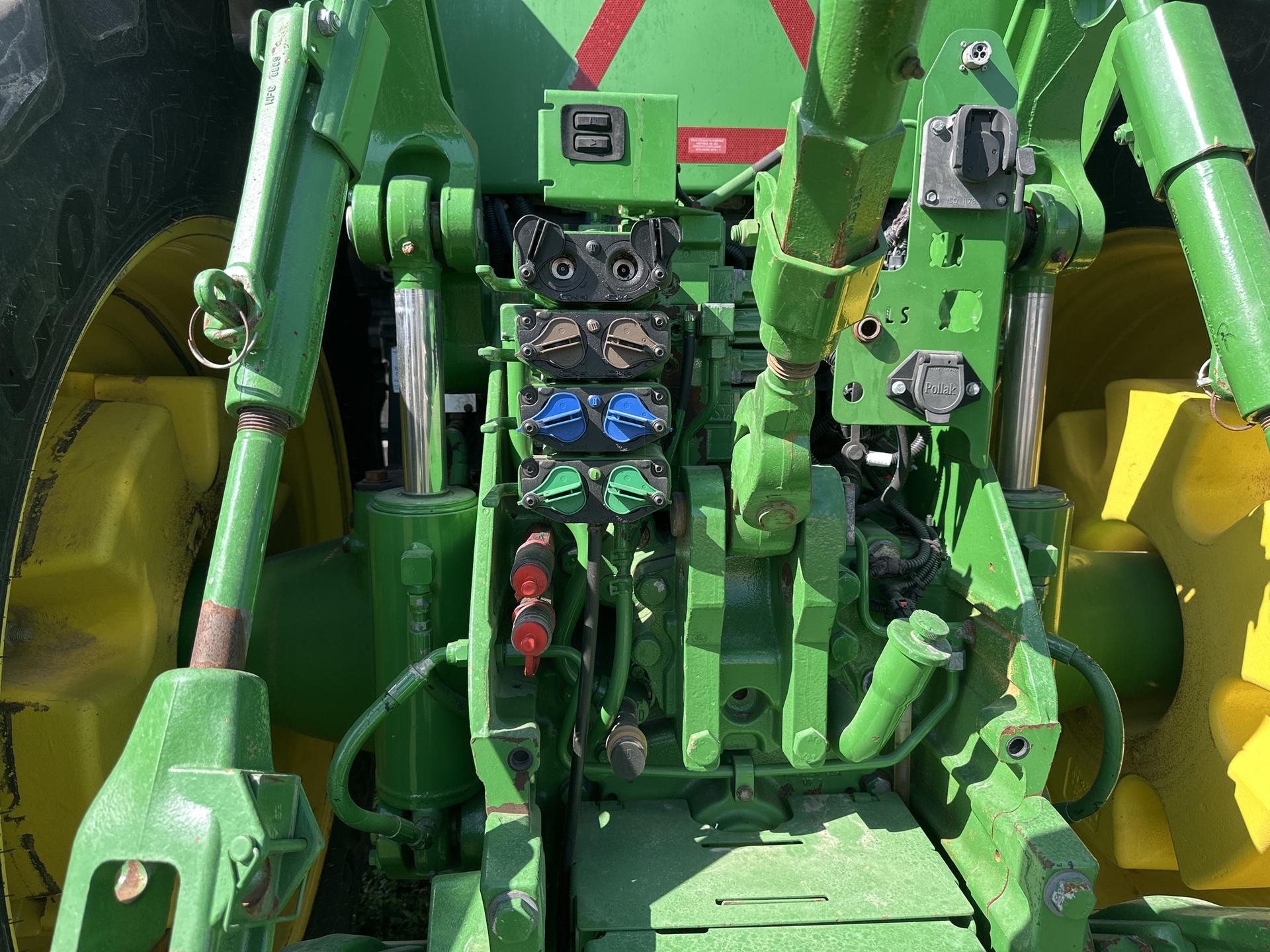 2016 John Deere 8370R Image