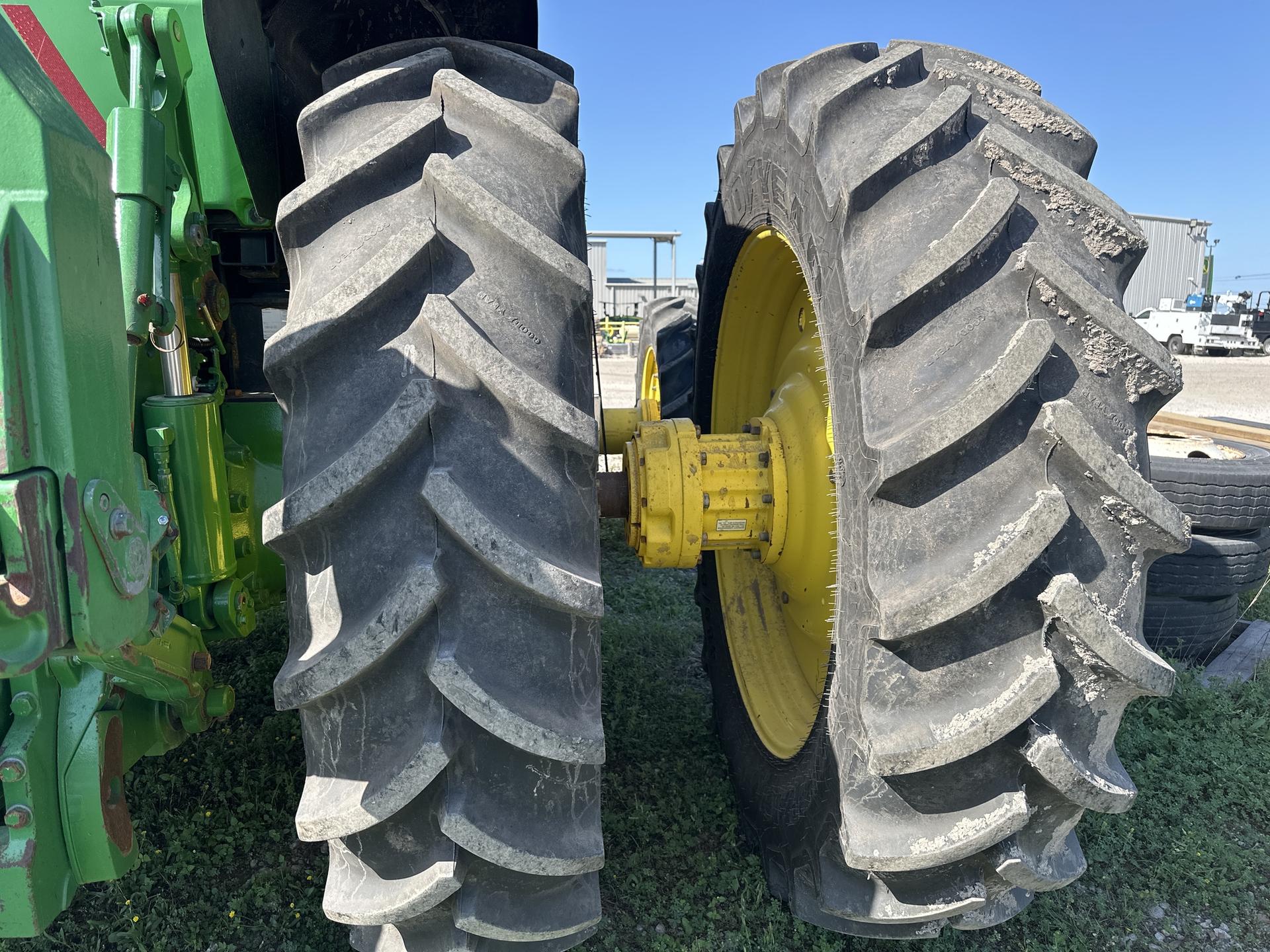 2016 John Deere 8370R Image